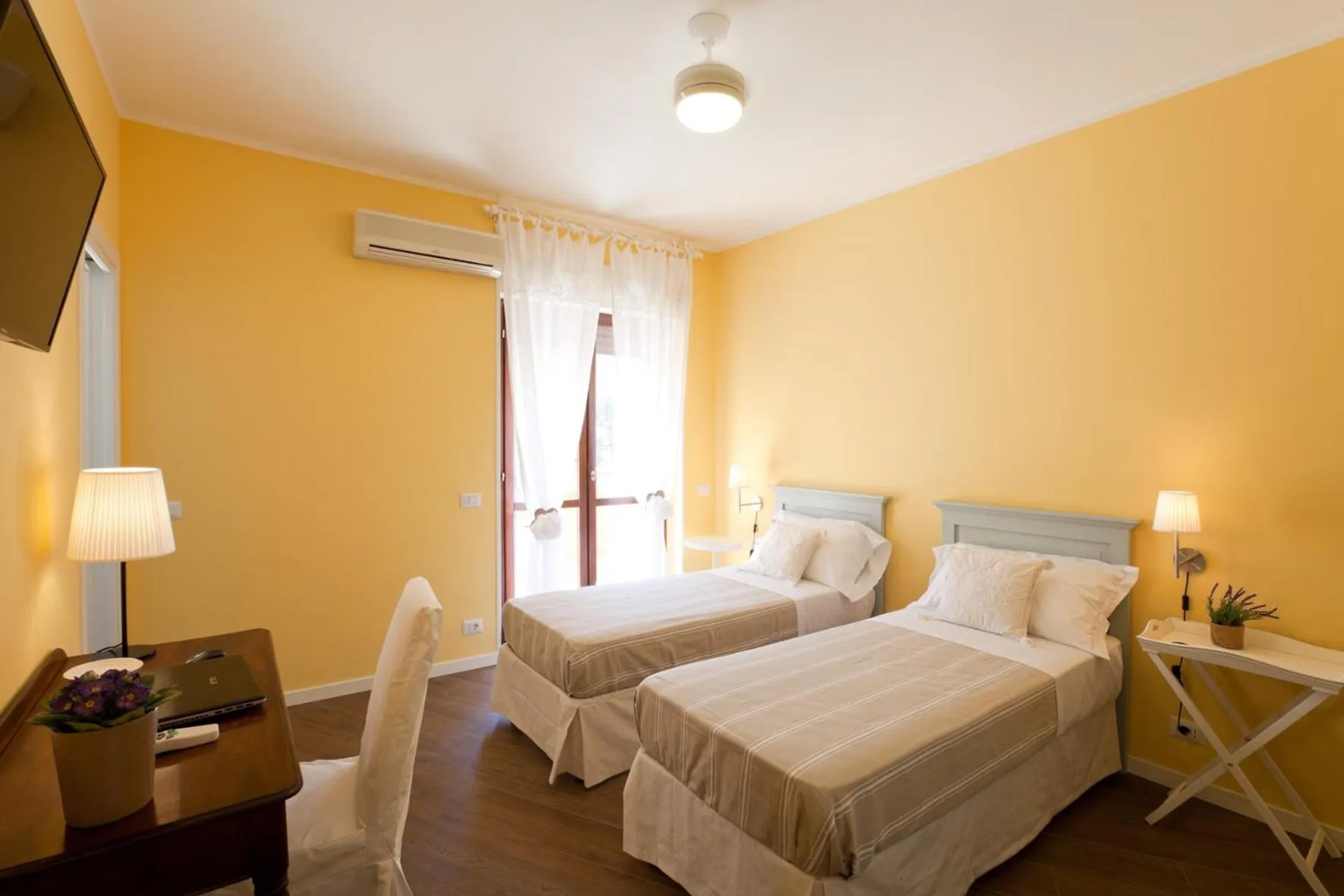 Photo of the whole room, Bed in La Tuia e il Tasso