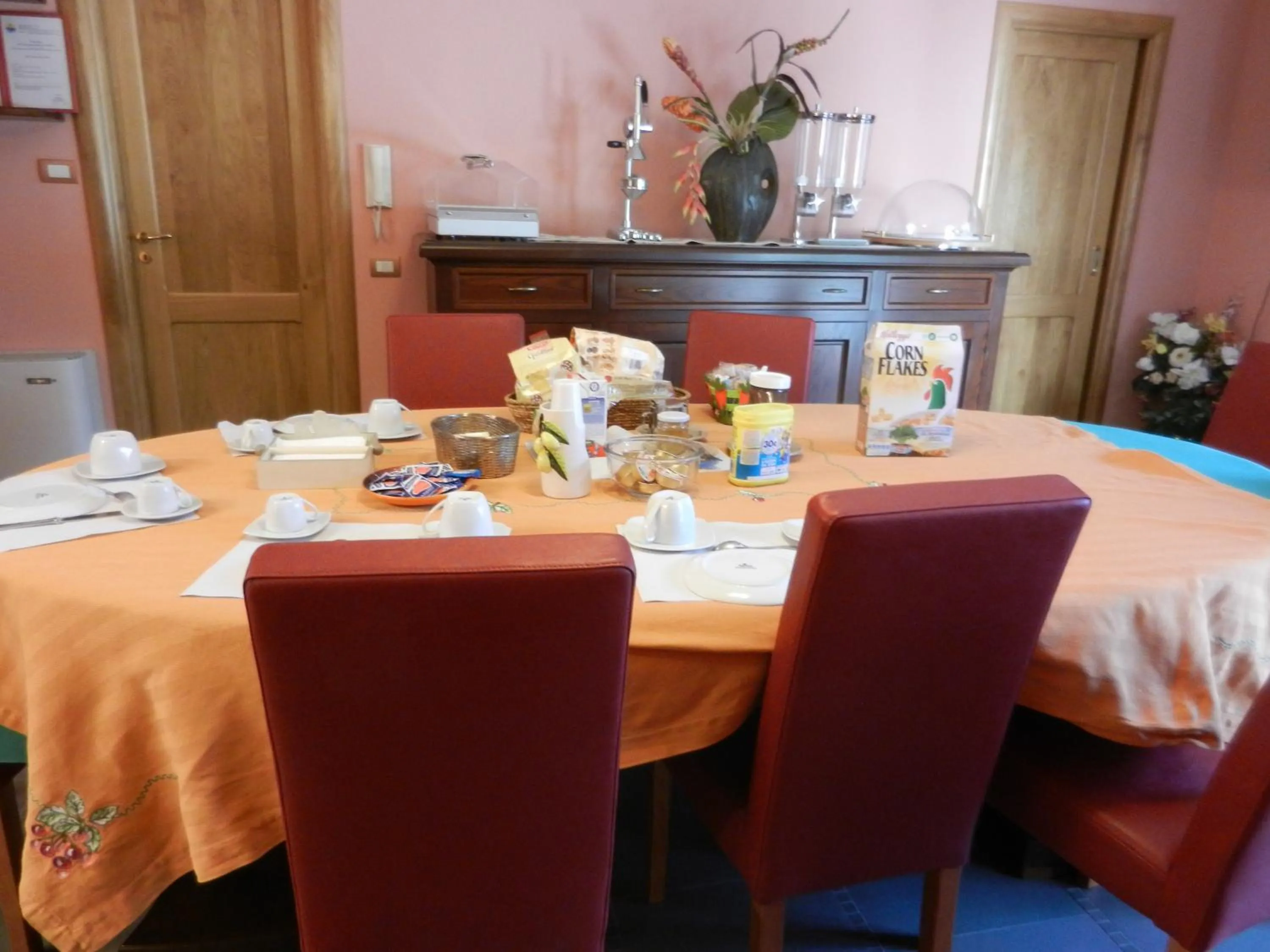 Communal lounge/ TV room in Casa Del Sole