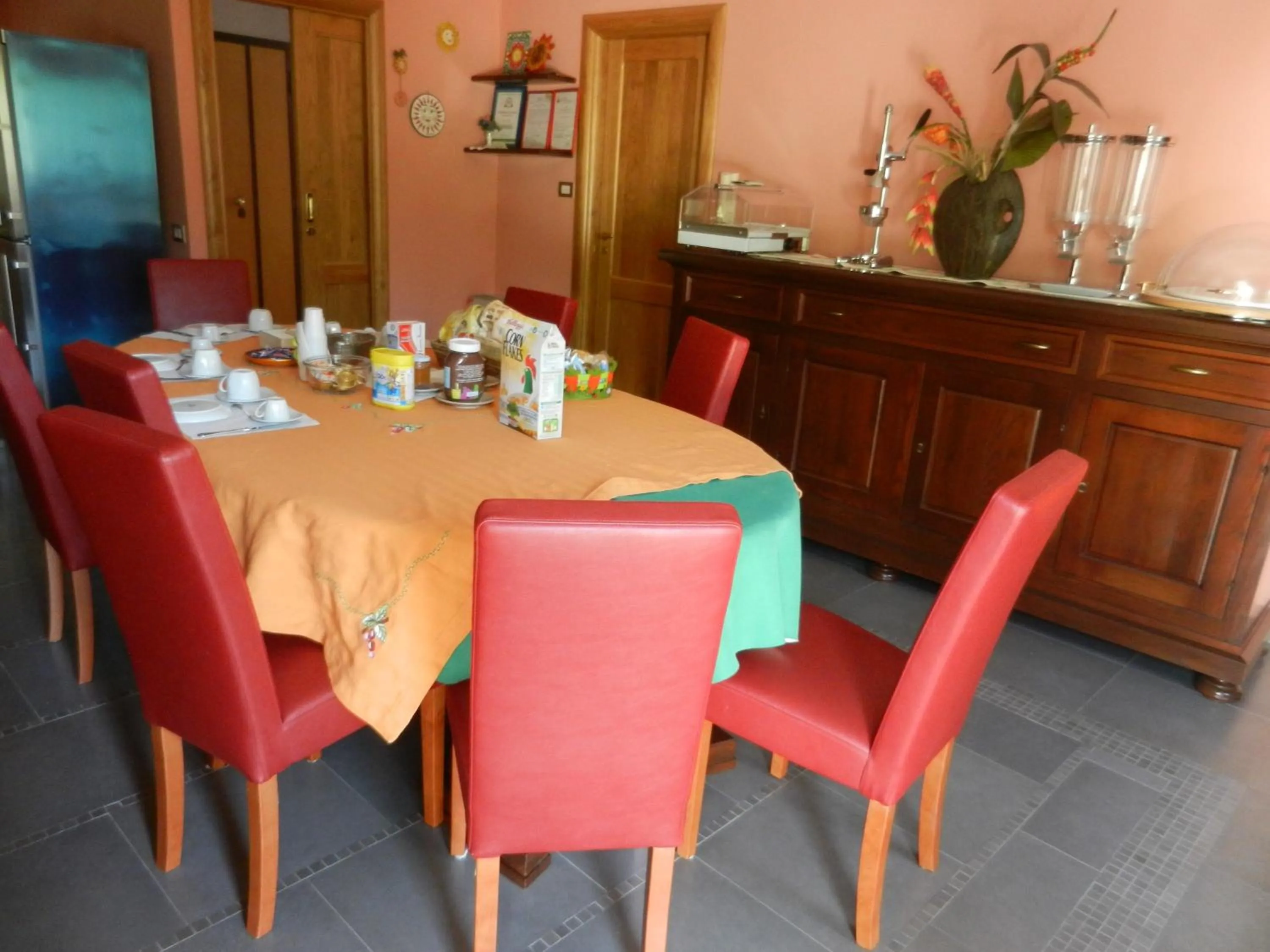Communal lounge/ TV room in Casa Del Sole