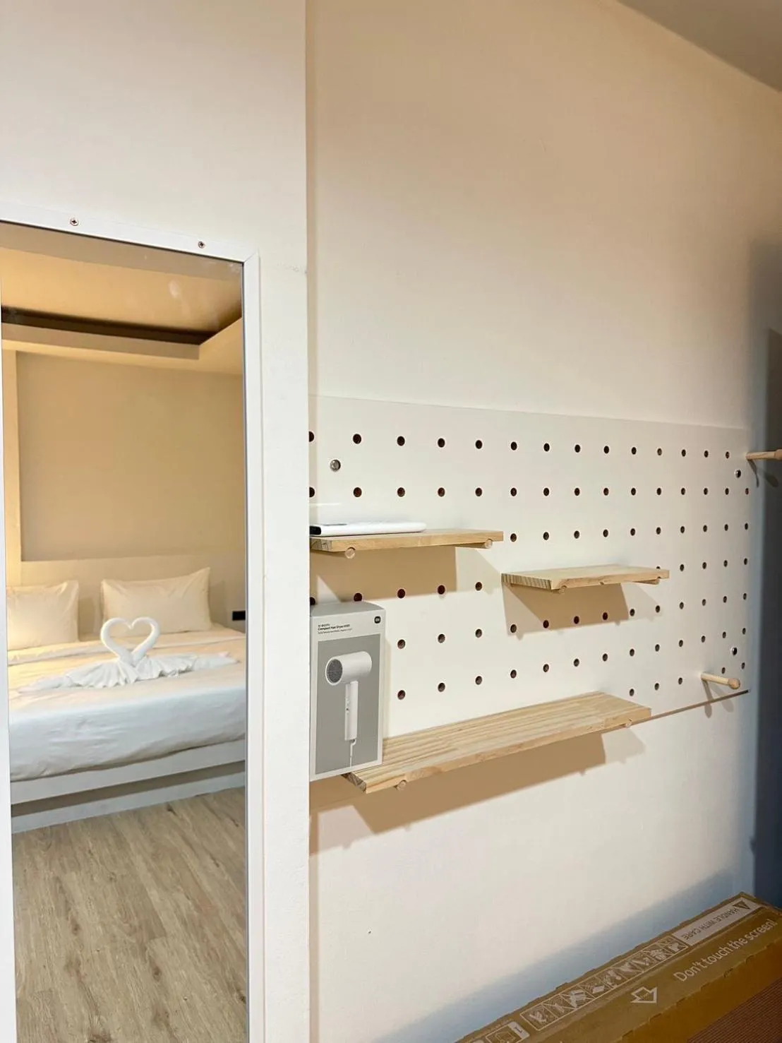 Photo of the whole room, Bed in Jellyfish Residence Patong