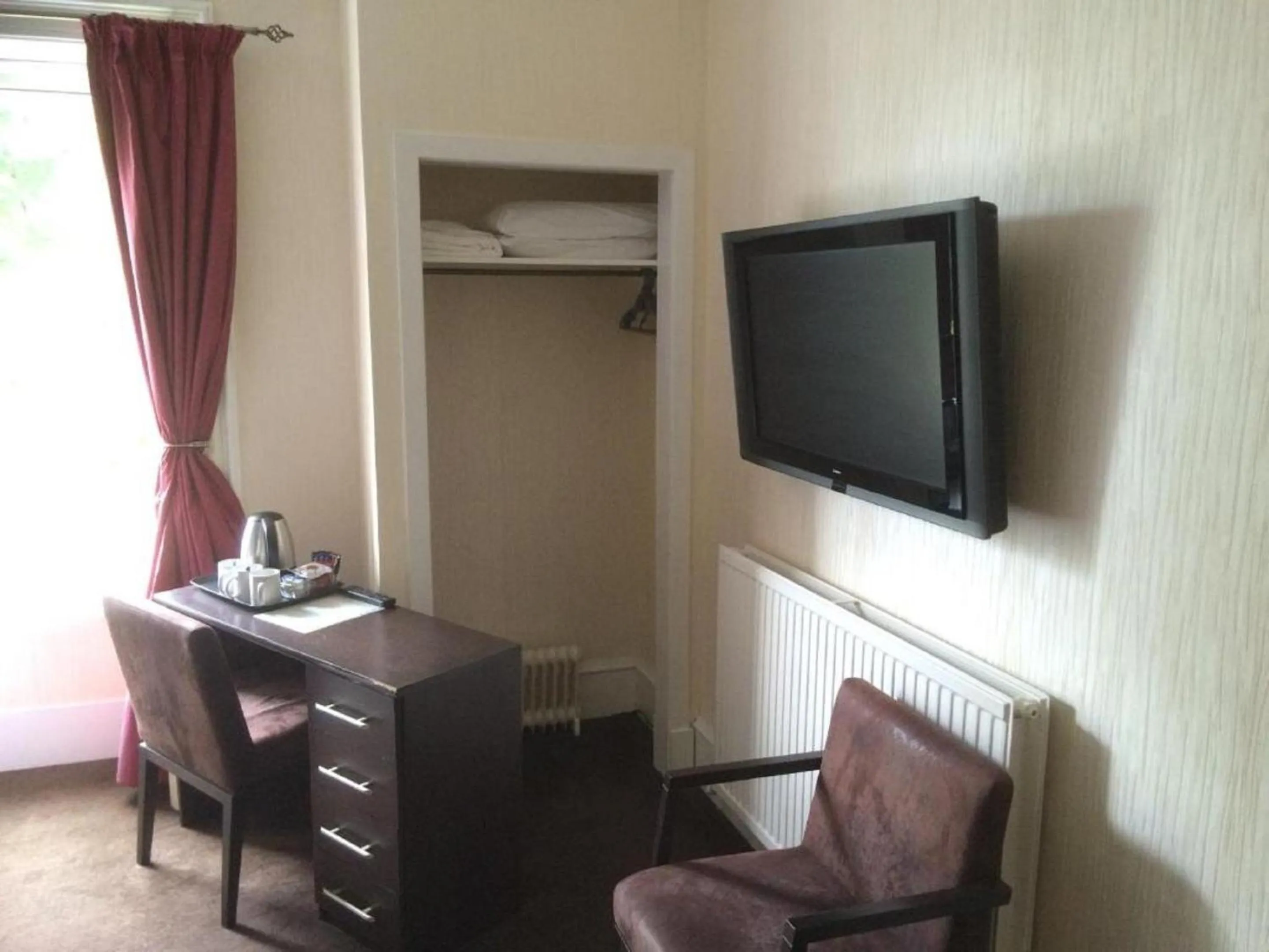 Bedroom in Great Western Hotel Aberdeen