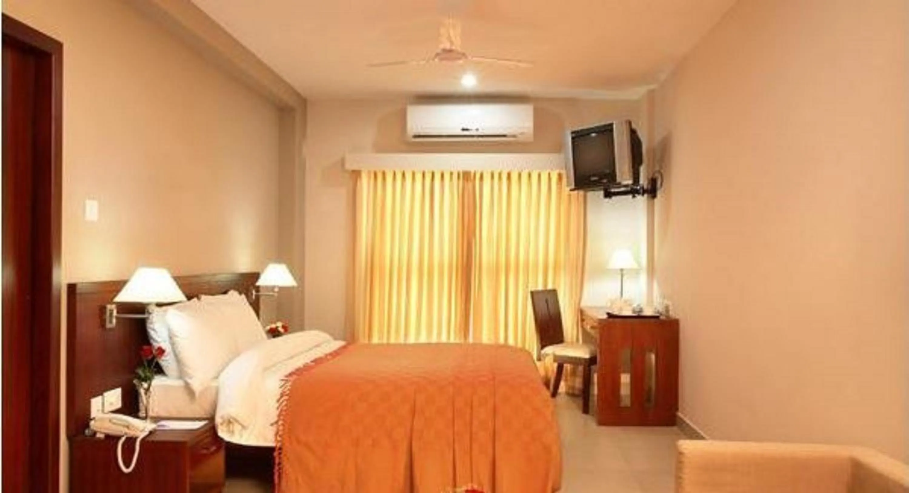 Photo of the whole room, Bed in Broad Bean Cochin