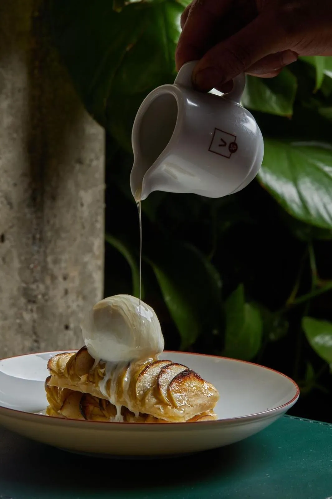 Restaurant/places to eat in San Raphael Hotel