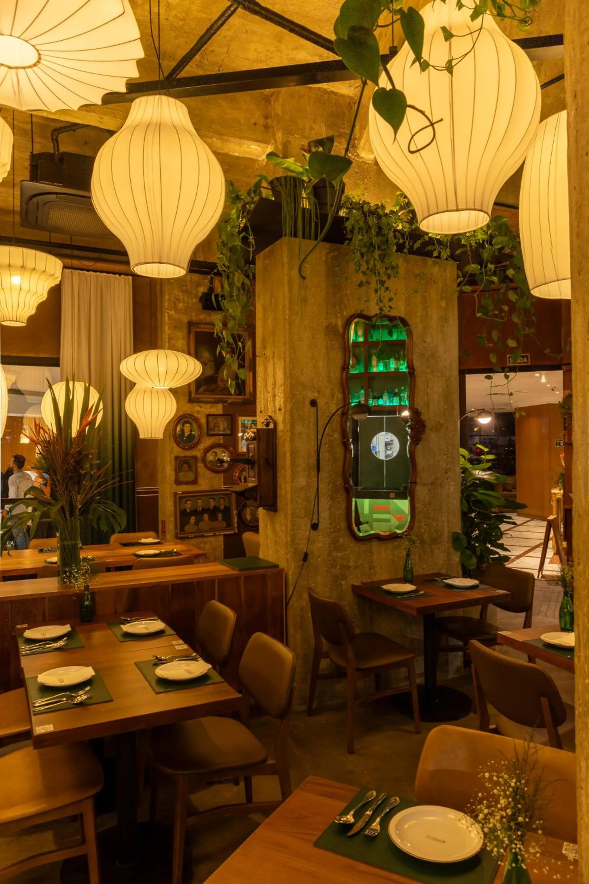 Restaurant/places to eat in San Raphael Hotel