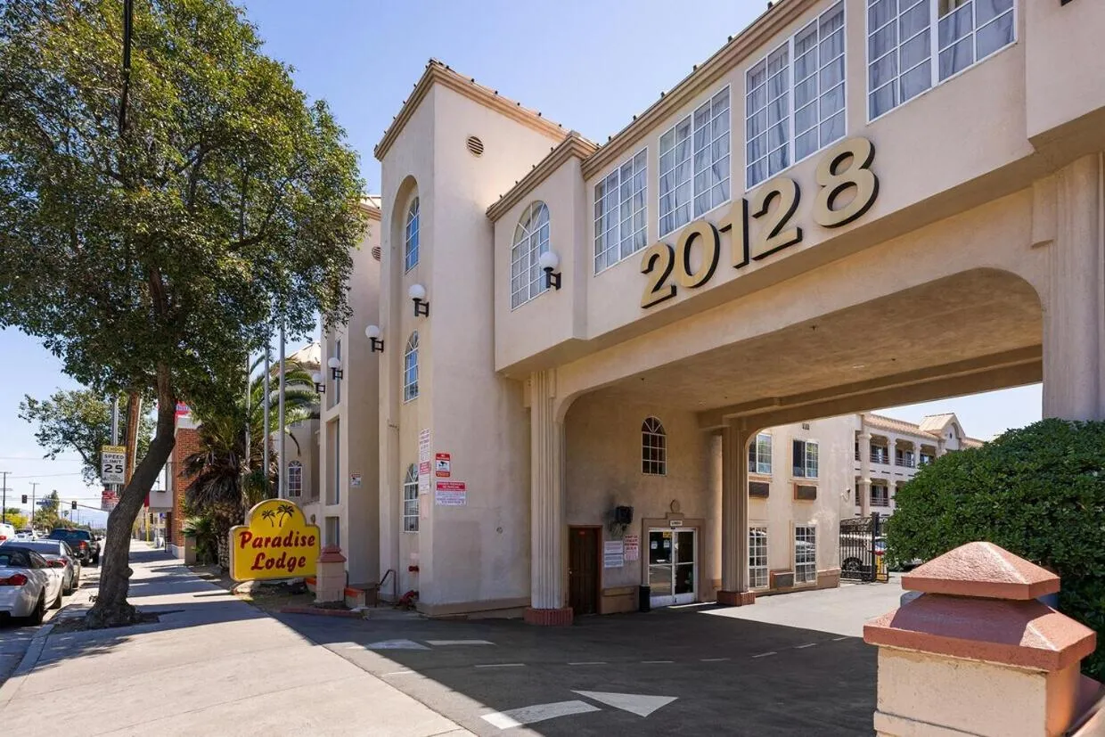 Paradise Lodge - Canoga Park, Los Angeles