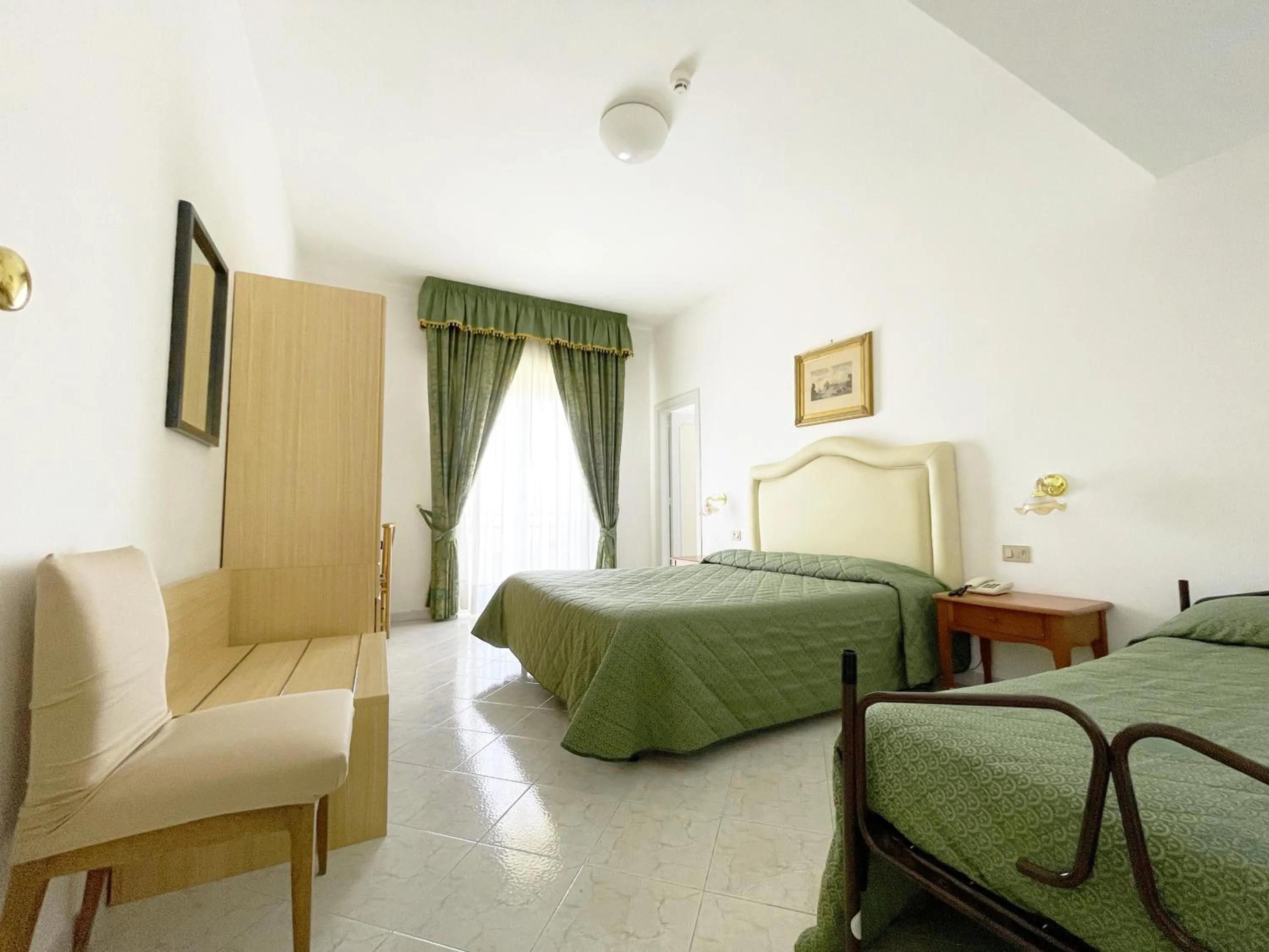 Photo of the whole room in Hotel Reginella