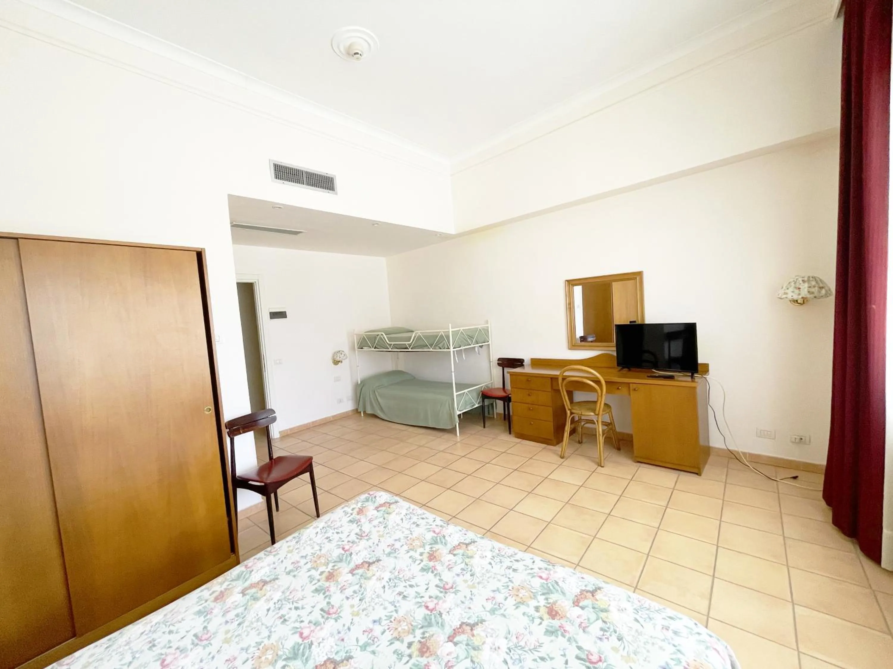 Photo of the whole room in Hotel Reginella