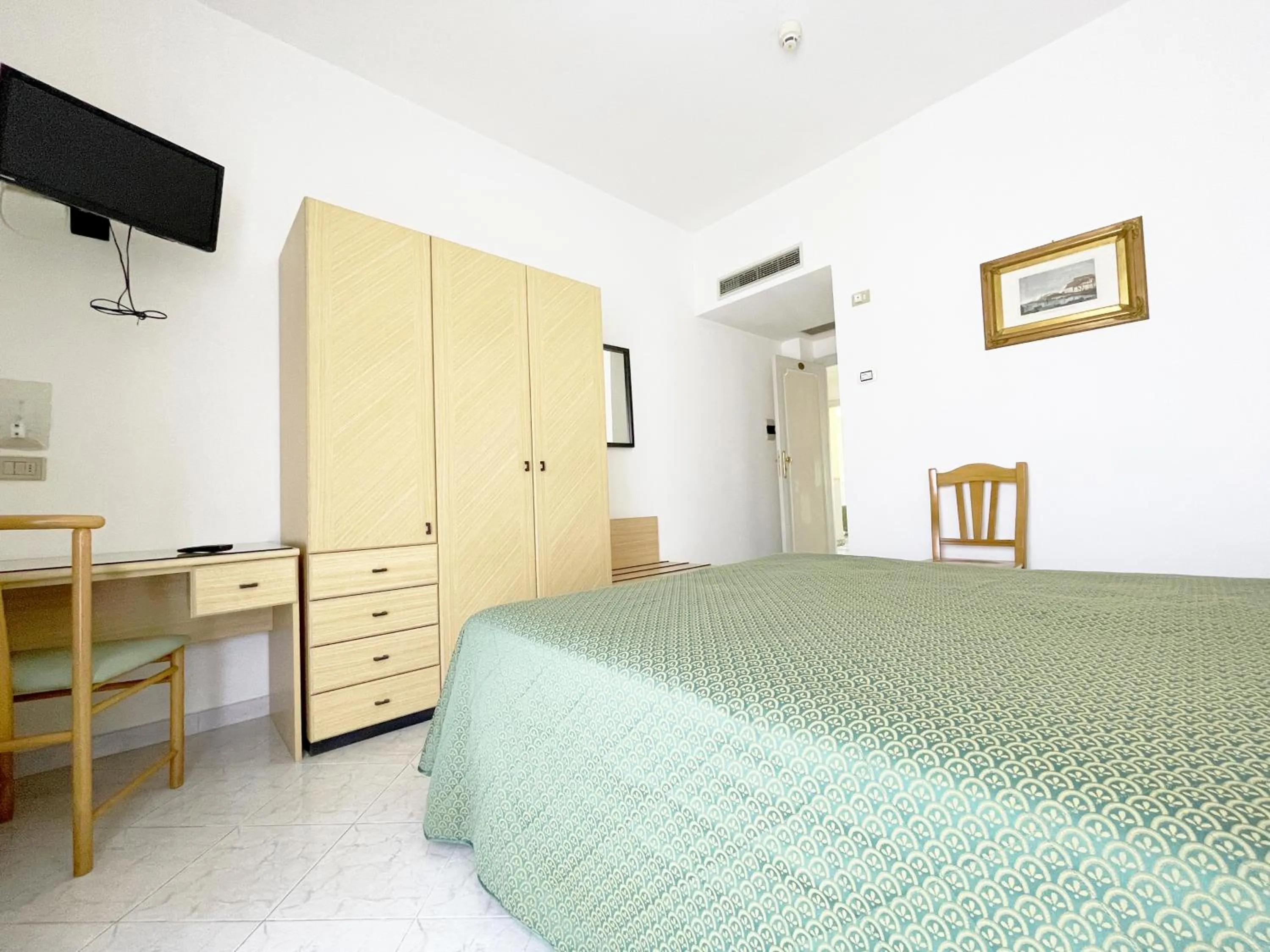 Photo of the whole room in Hotel Reginella