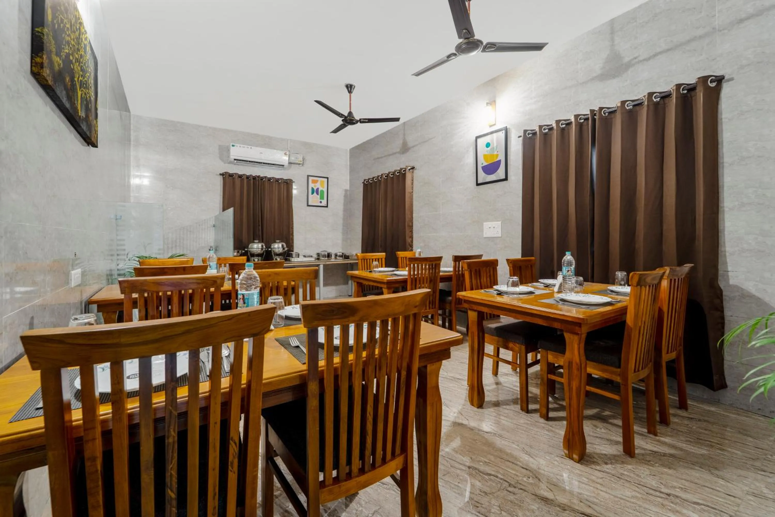 Dining area in Treebo Dunag