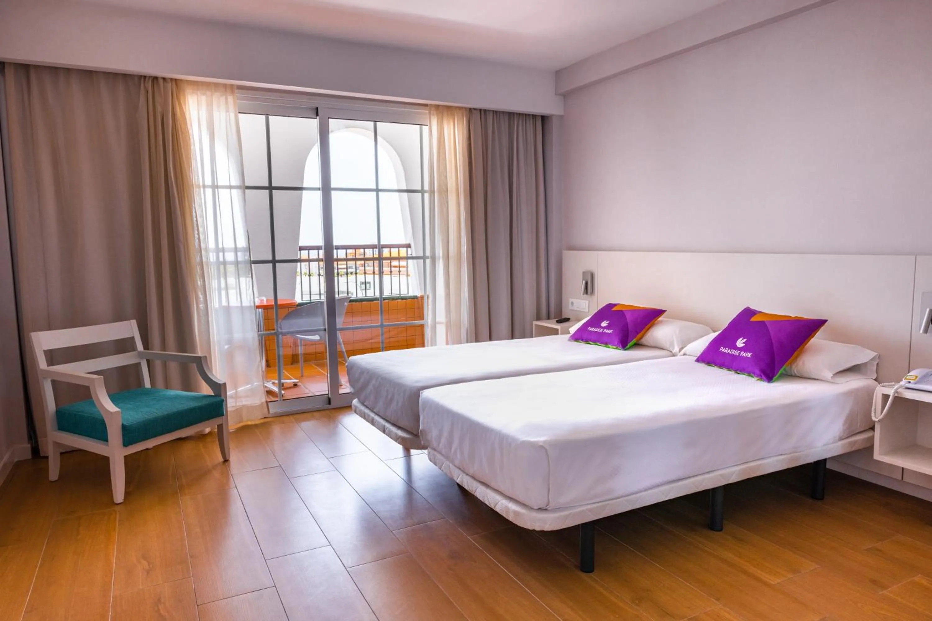 Bedroom, Bed in Paradise Park Fun Lifestyle Hotel