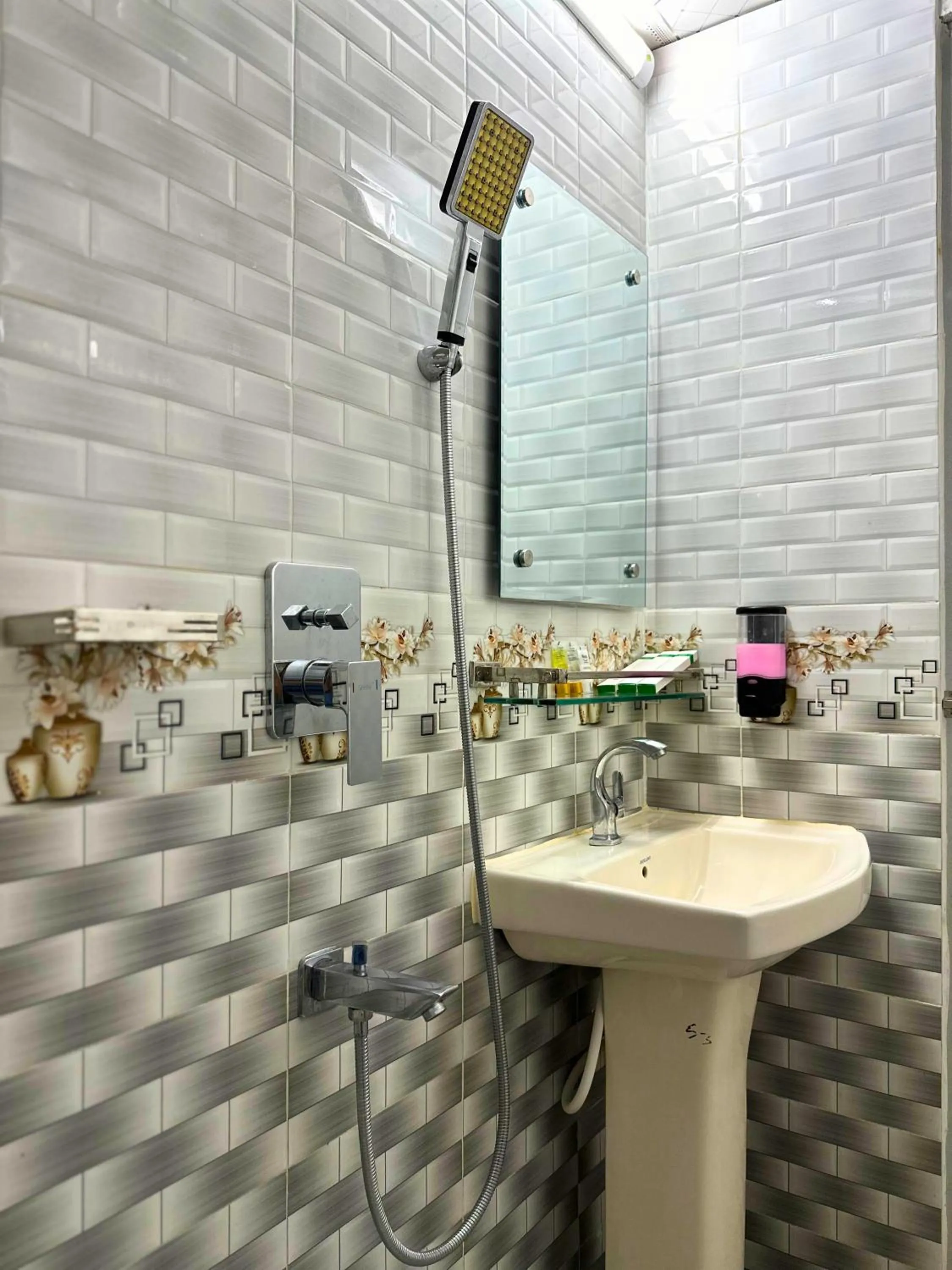 Shower in The Ambassador Hotel Dhanmondi