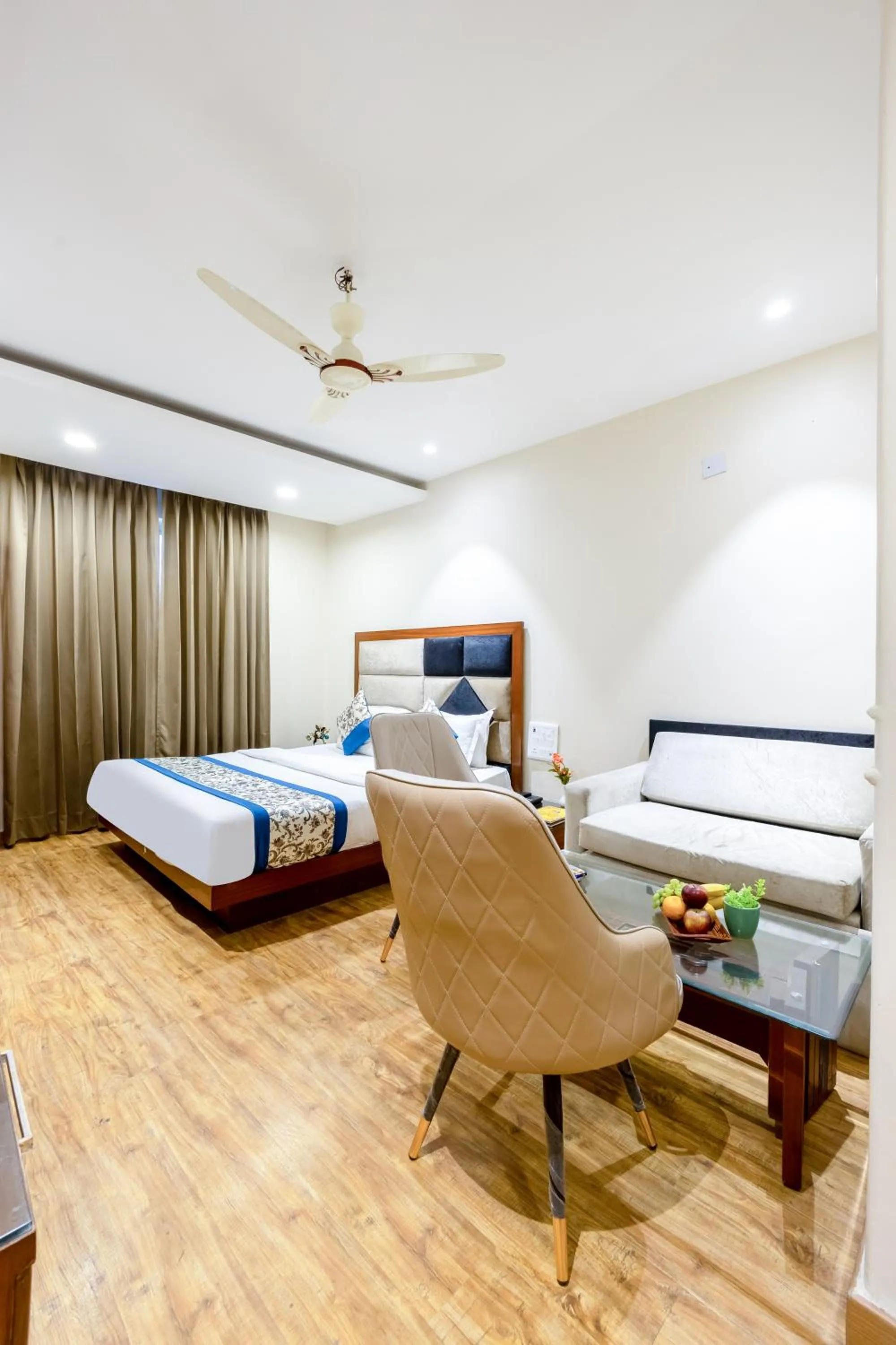 Photo of the whole room, Bed in Hotel Vanson Villa, City Centre - With Free Airport & Train Station Pickup