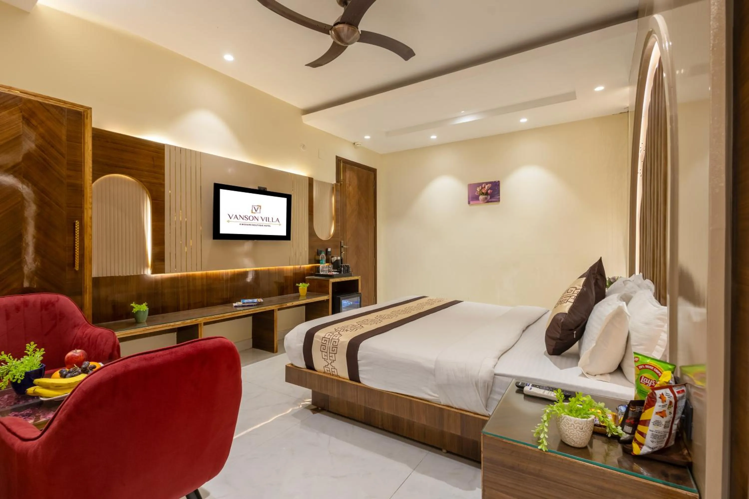 Living room, Bed in Hotel Vanson Villa, City Centre - With Free Airport & Train Station Pickup