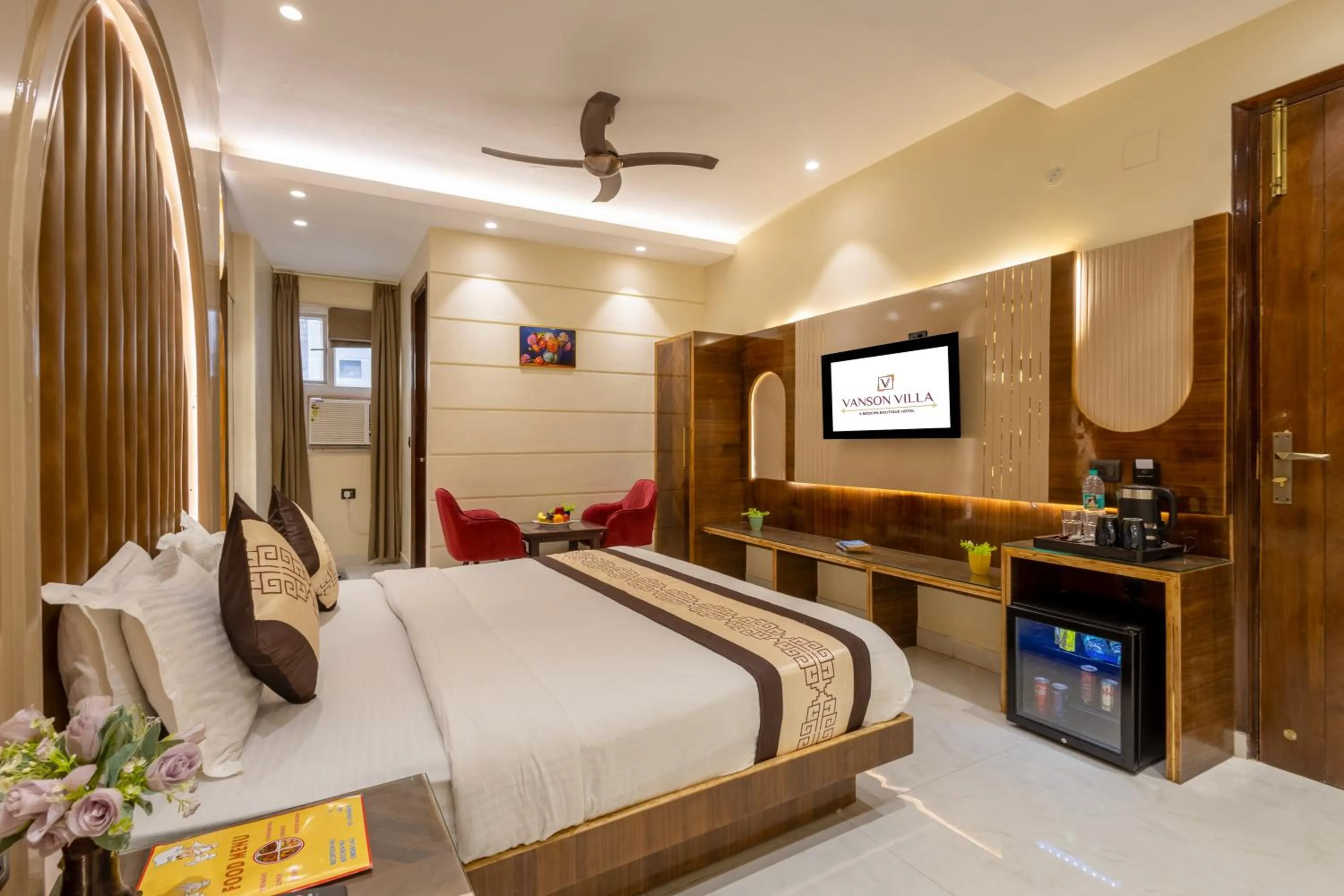 TV and multimedia, Bed in Hotel Vanson Villa, City Centre - With Free Airport & Train Station Pickup
