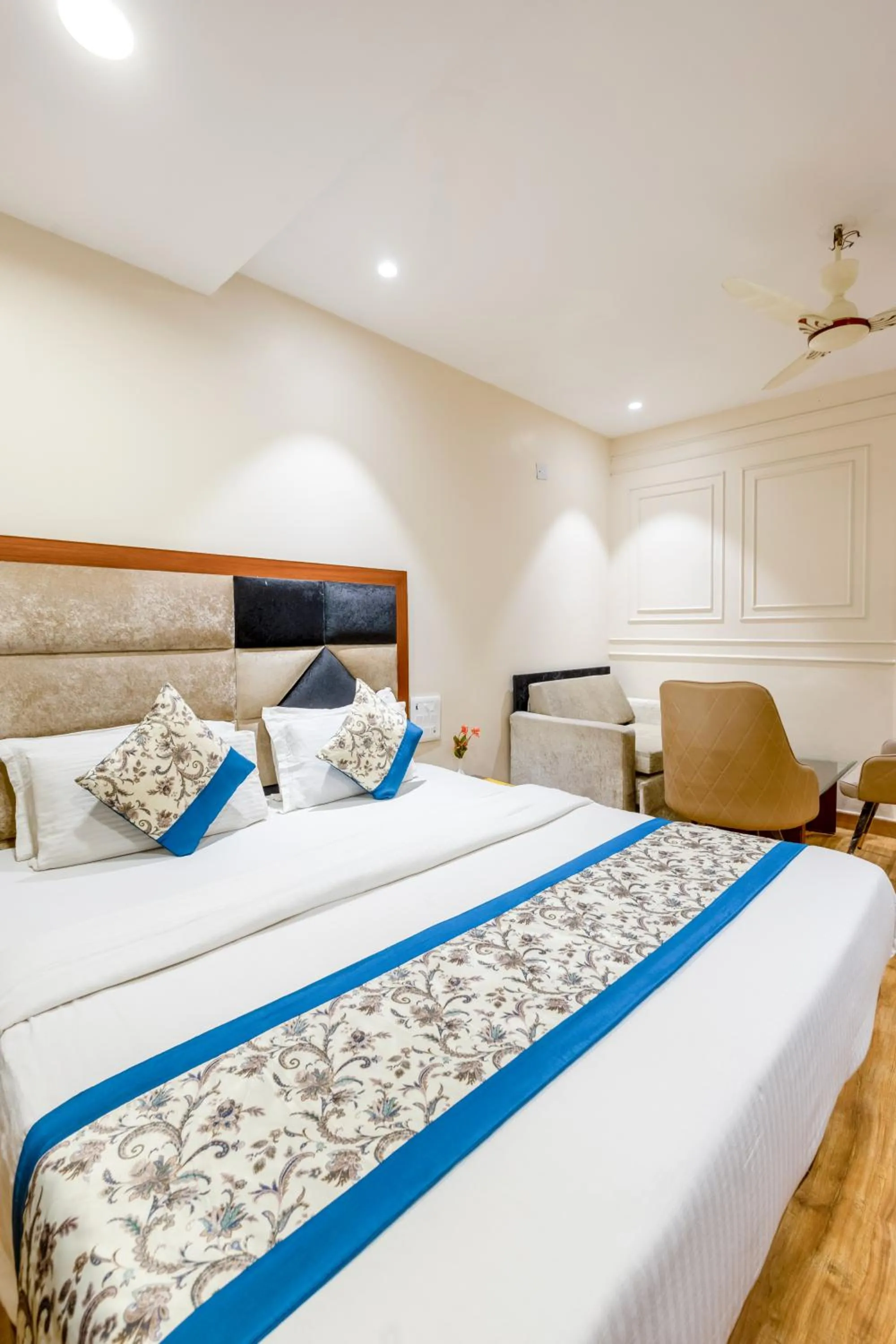 Bed in Hotel Vanson Villa, City Centre - With Free Airport & Train Station Pickup