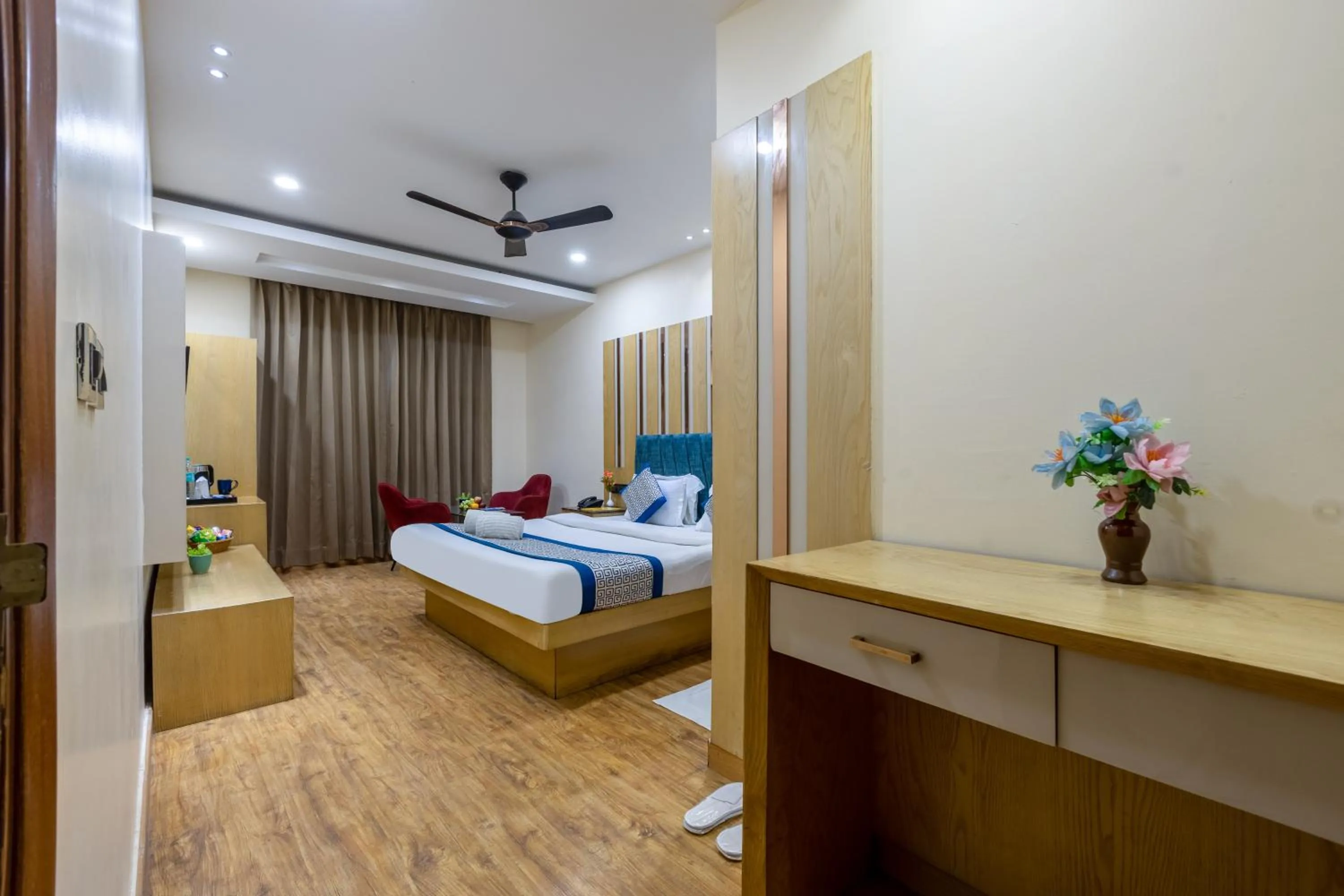 Bedroom, Bed in Hotel Vanson Villa, City Centre - With Free Airport & Train Station Pickup