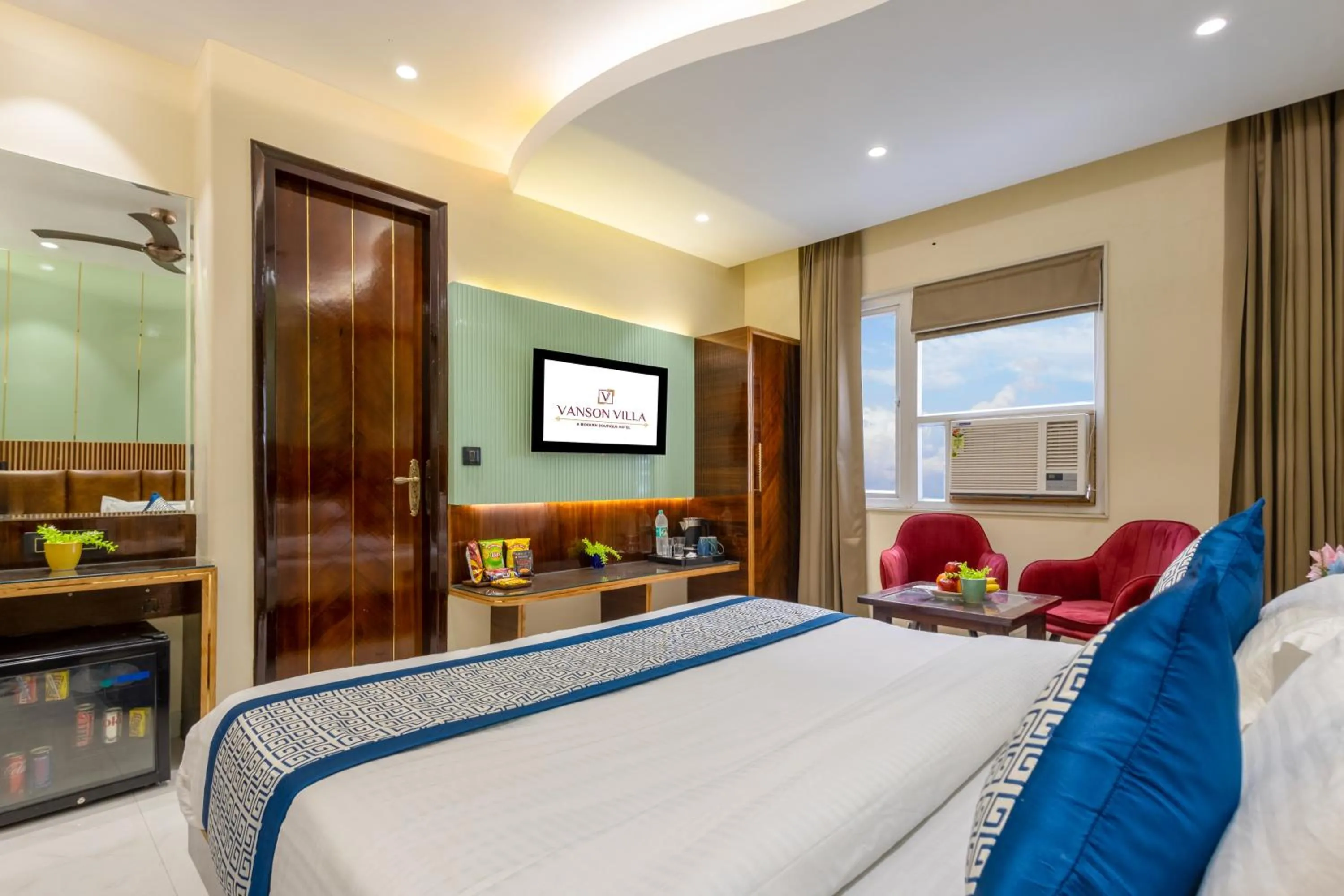 TV and multimedia, Bed in Hotel Vanson Villa, City Centre - With Free Airport & Train Station Pickup