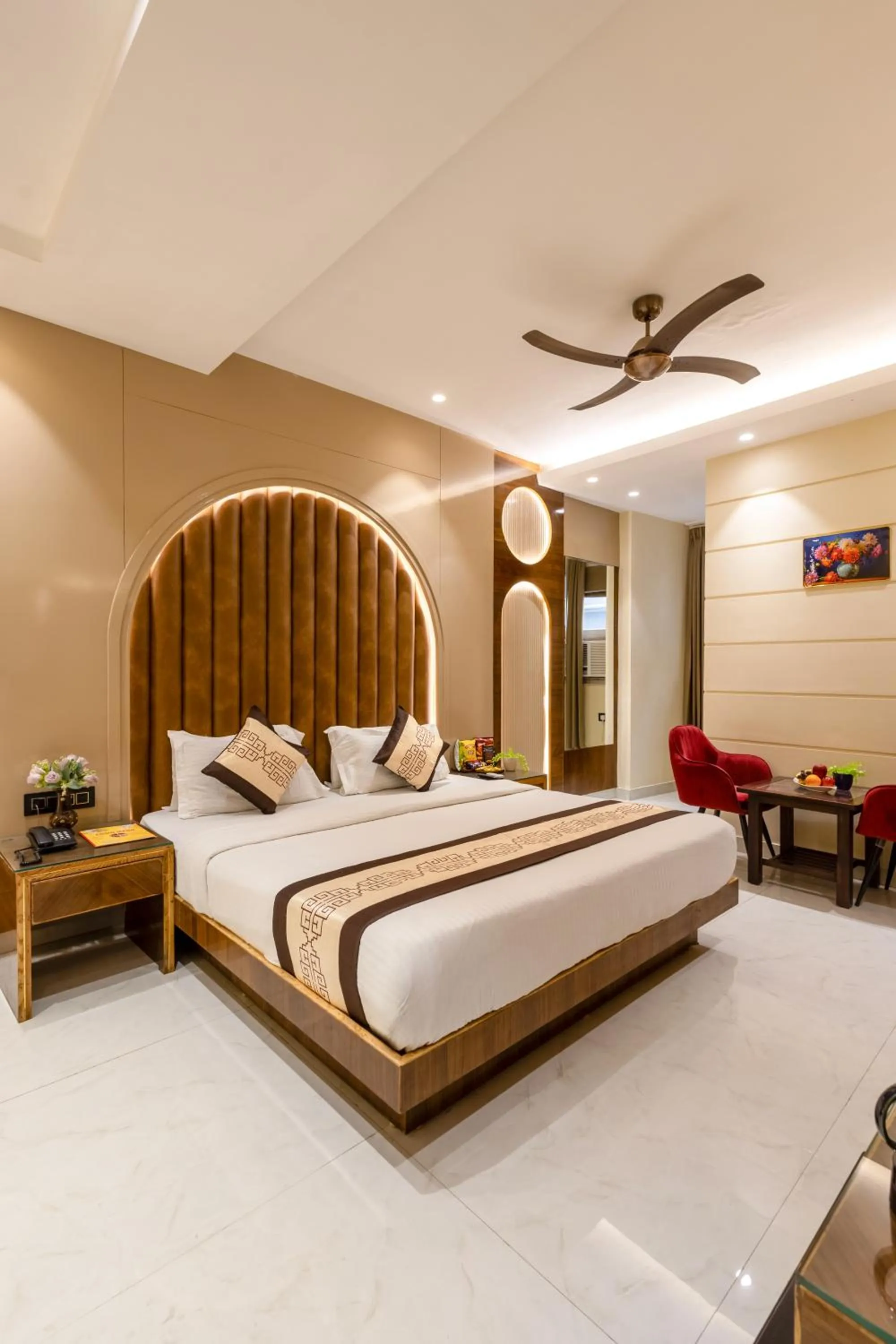 Living room, Bed in Hotel Vanson Villa, City Centre - With Free Airport & Train Station Pickup