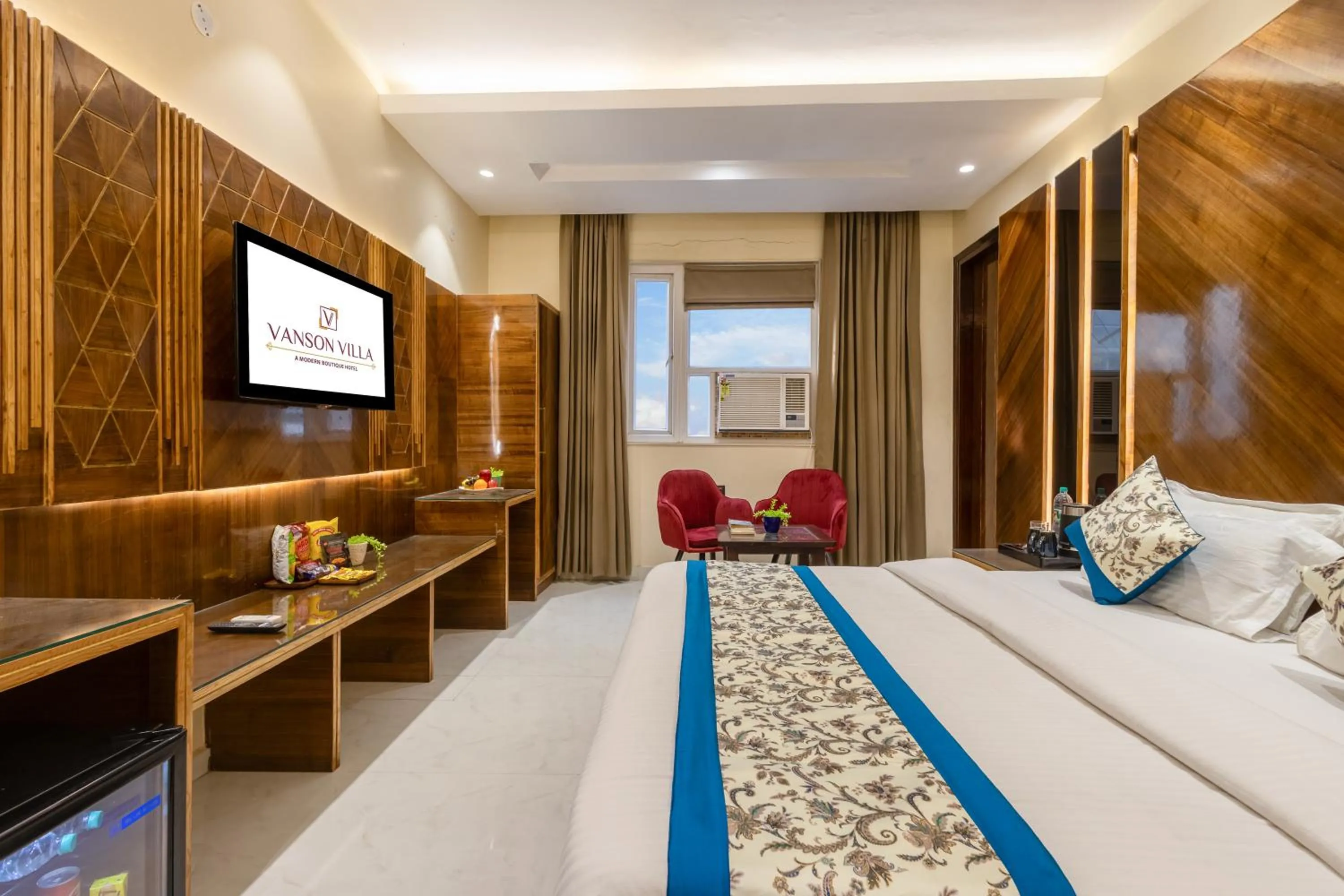 Living room, Bed in Hotel Vanson Villa, City Centre - With Free Airport & Train Station Pickup