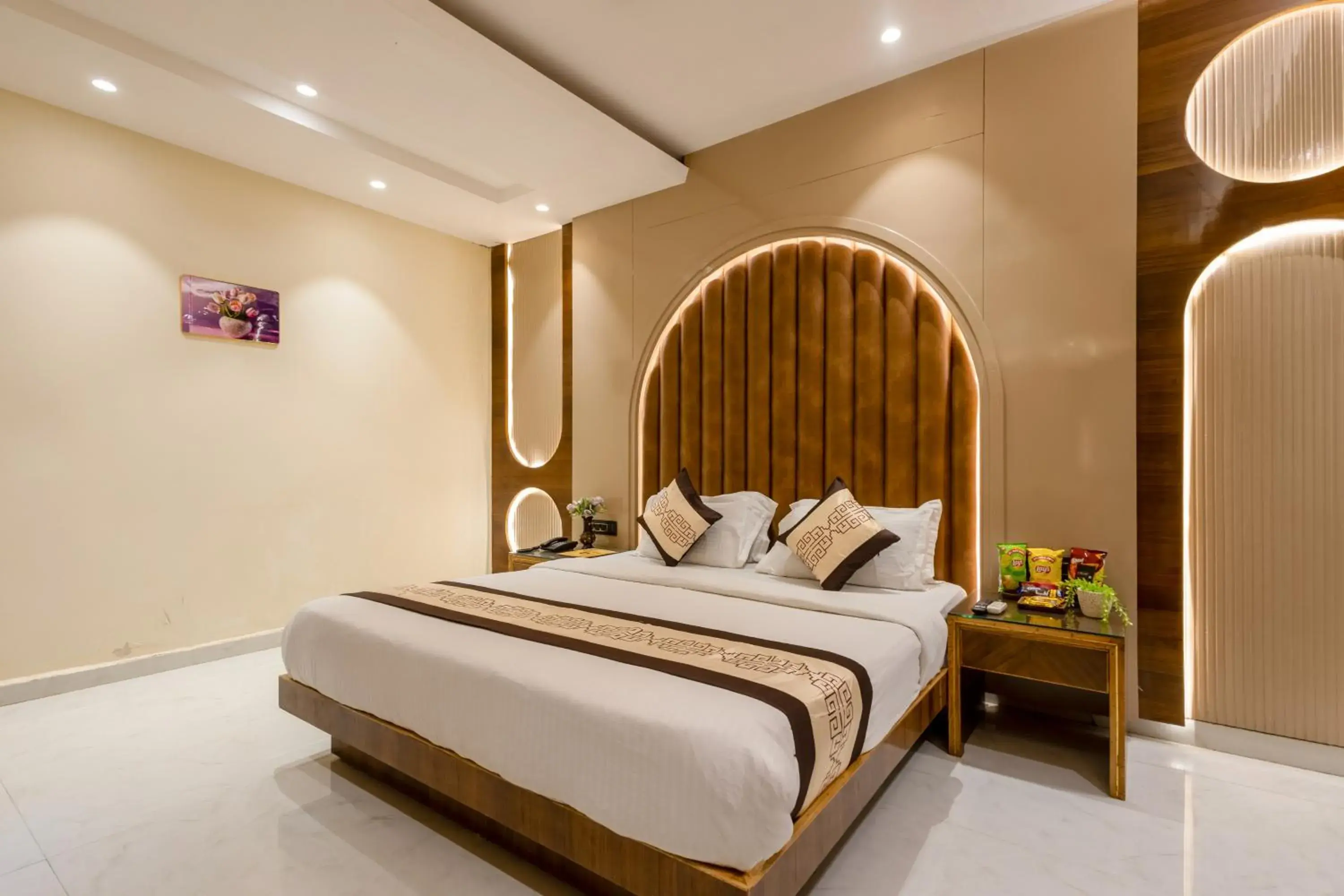 Premium Double Room with one way Airport Transfer in Hotel Vanson Villa, City Centre - With Free Airport & Train Station Pickup Premium Double Room with one way Airport Transfer in Hotel Vanson Villa, City Centre - With Free Airport & Train Station Pickup
