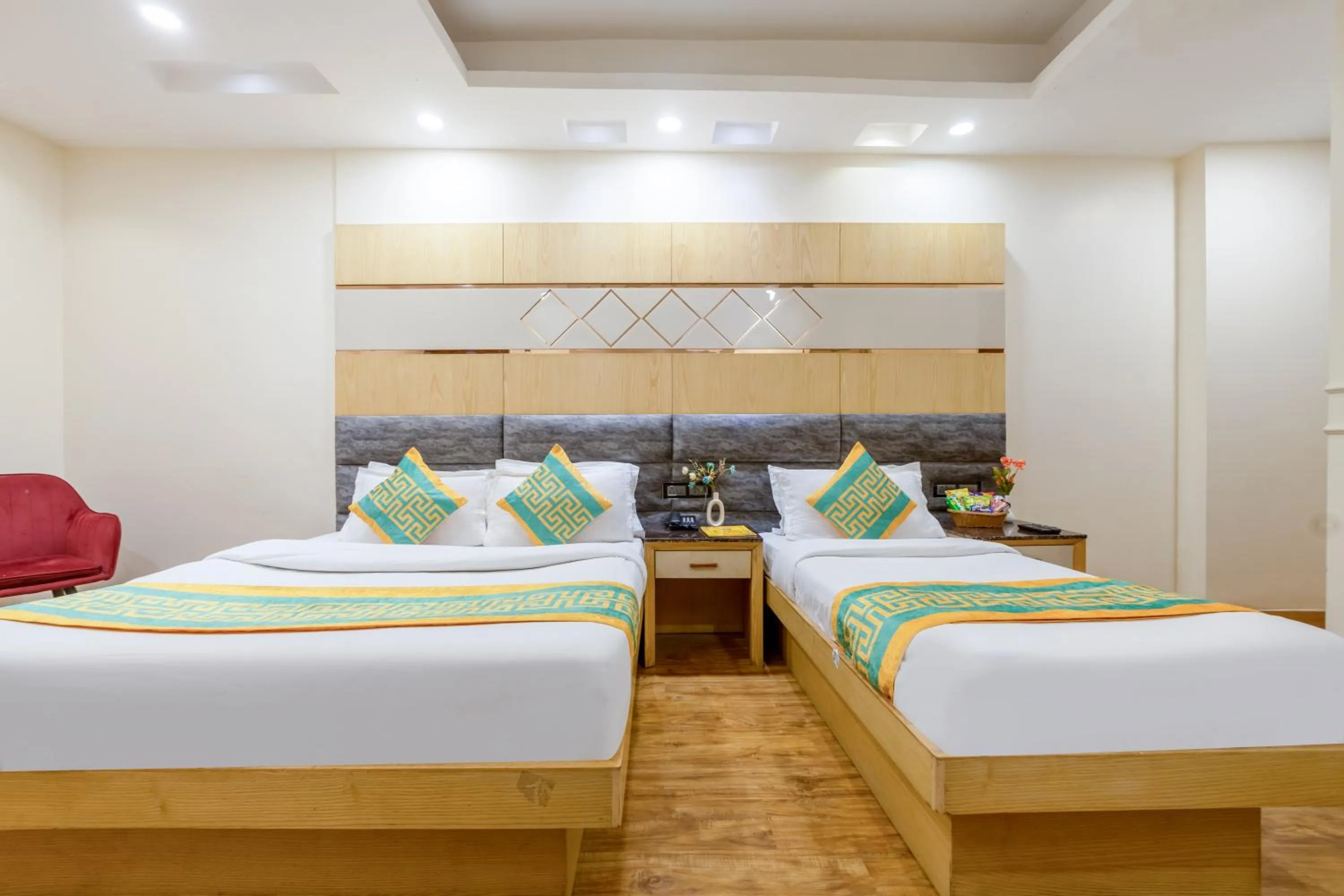 Bed in Hotel Vanson Villa, City Centre - With Free Airport & Train Station Pickup