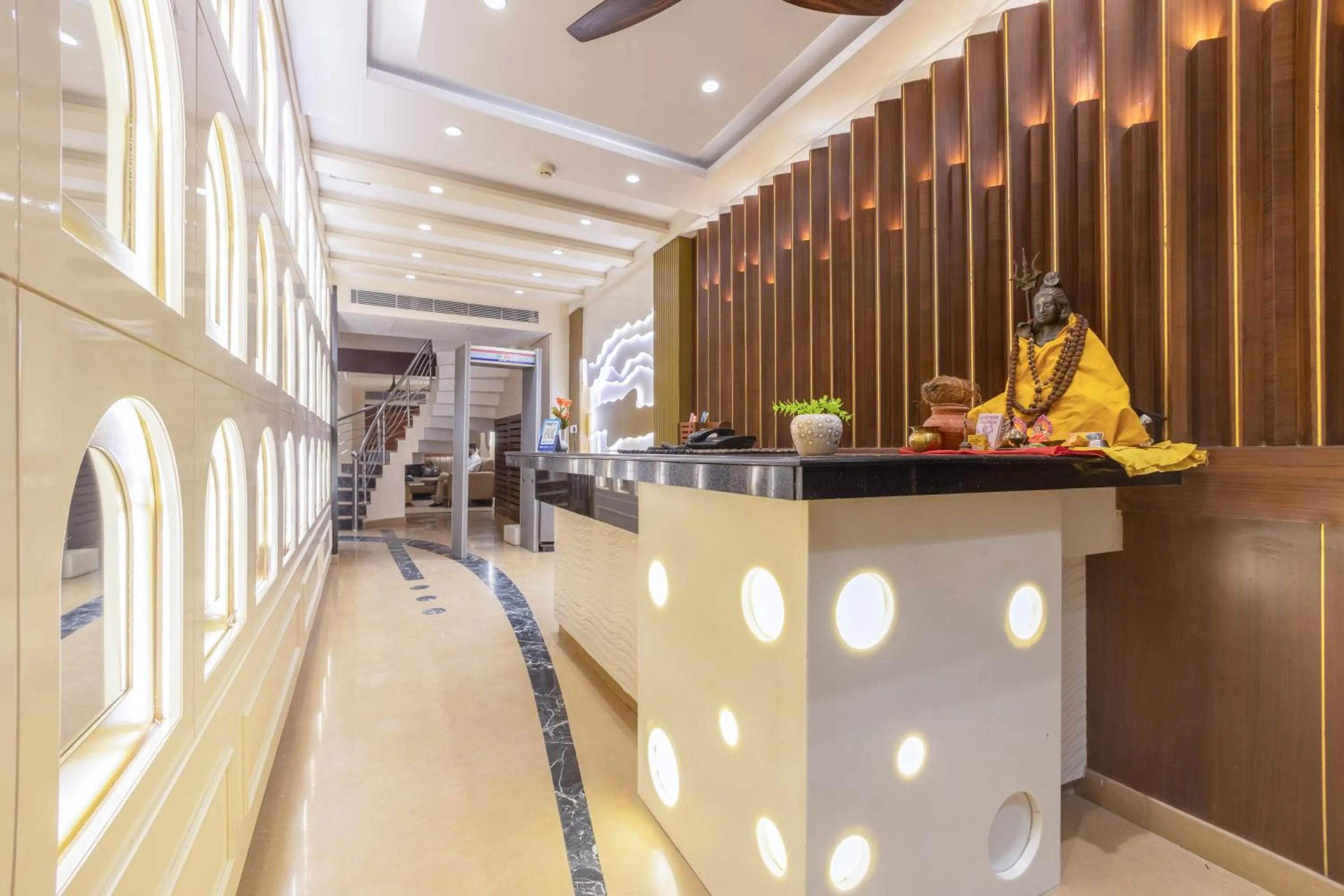 Lobby or reception in Hotel Vanson Villa, City Centre - With Free Airport & Train Station Pickup