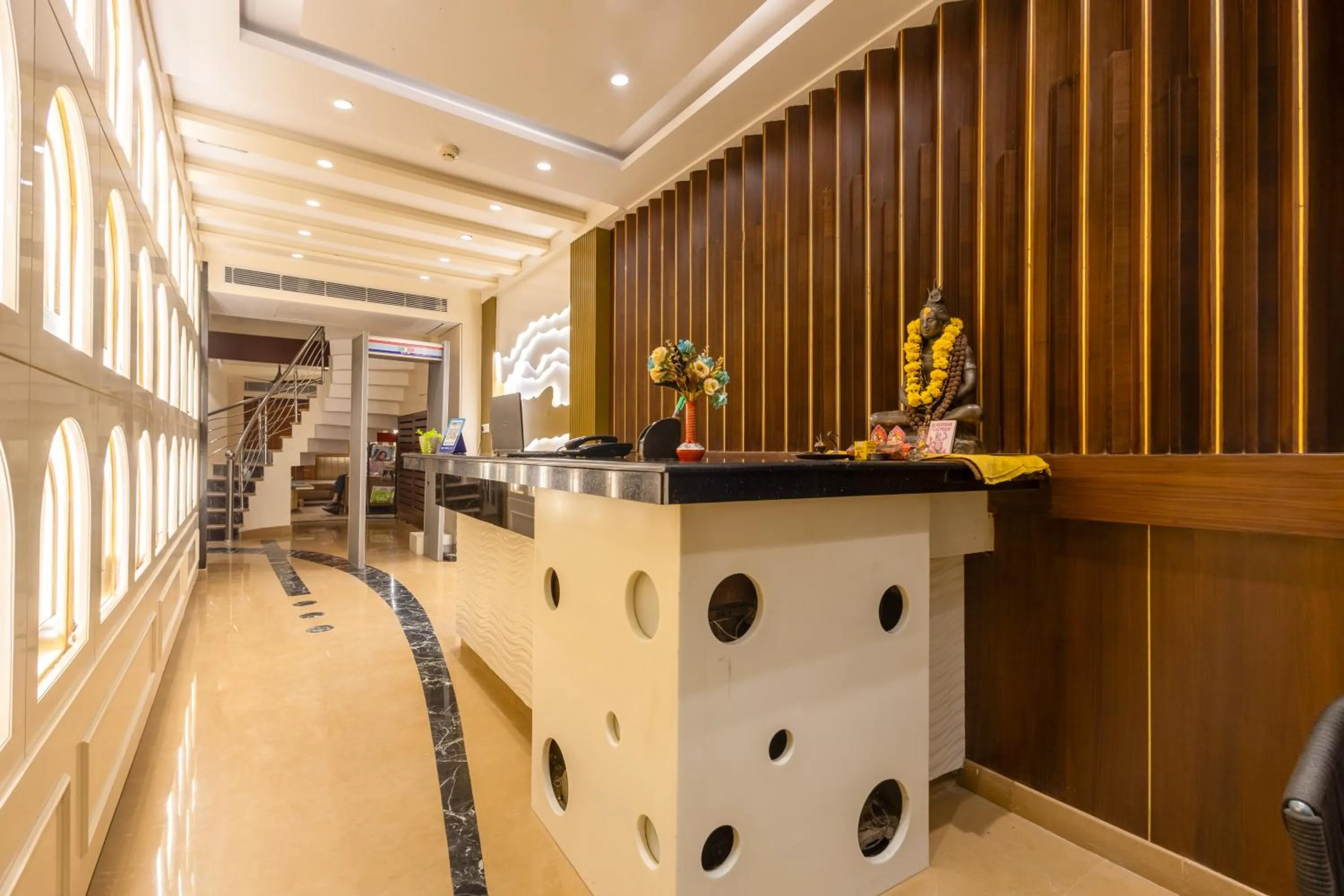 Lobby or reception in Hotel Vanson Villa, City Centre - With Free Airport & Train Station Pickup