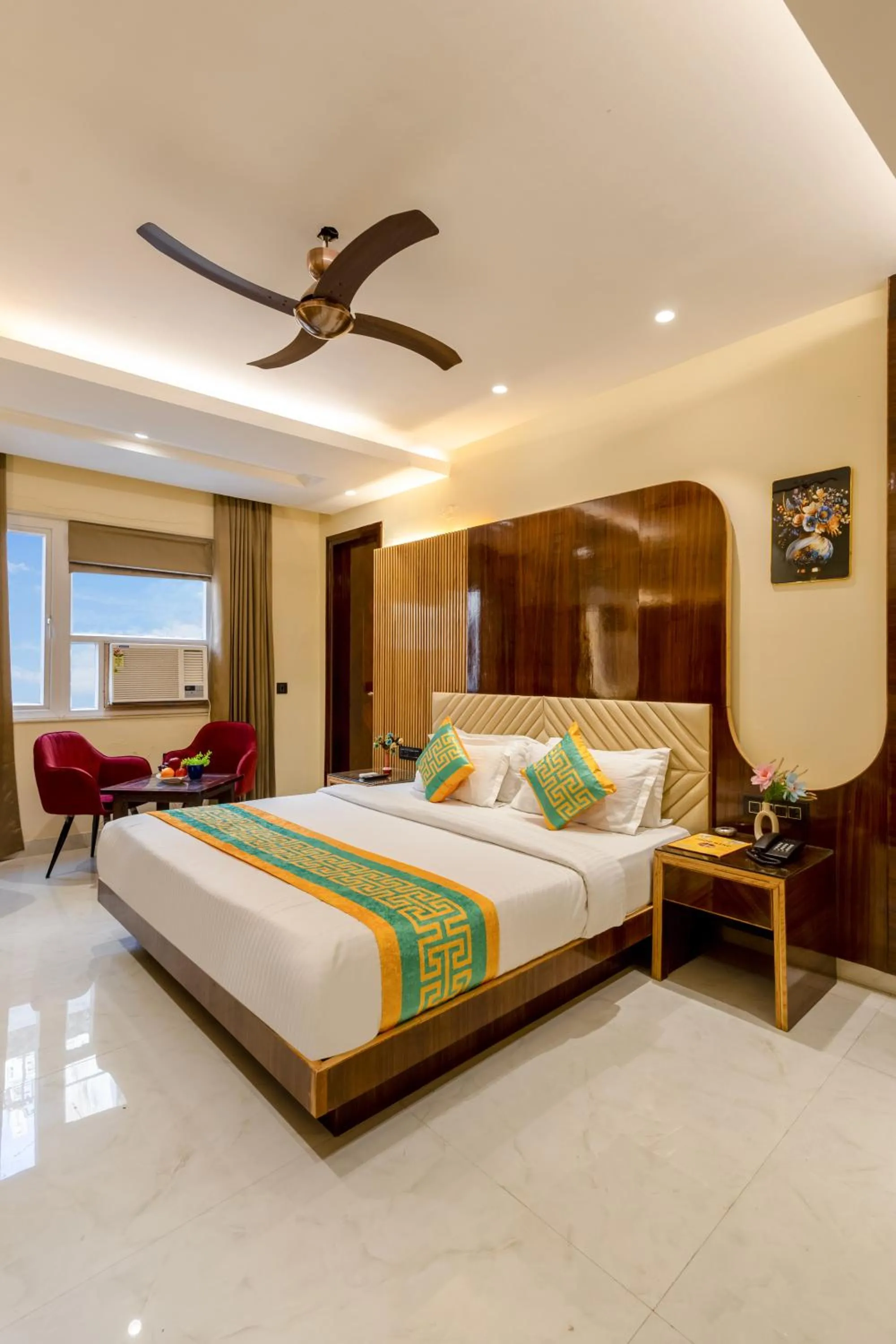 Living room, Bed in Hotel Vanson Villa, City Centre - With Free Airport & Train Station Pickup
