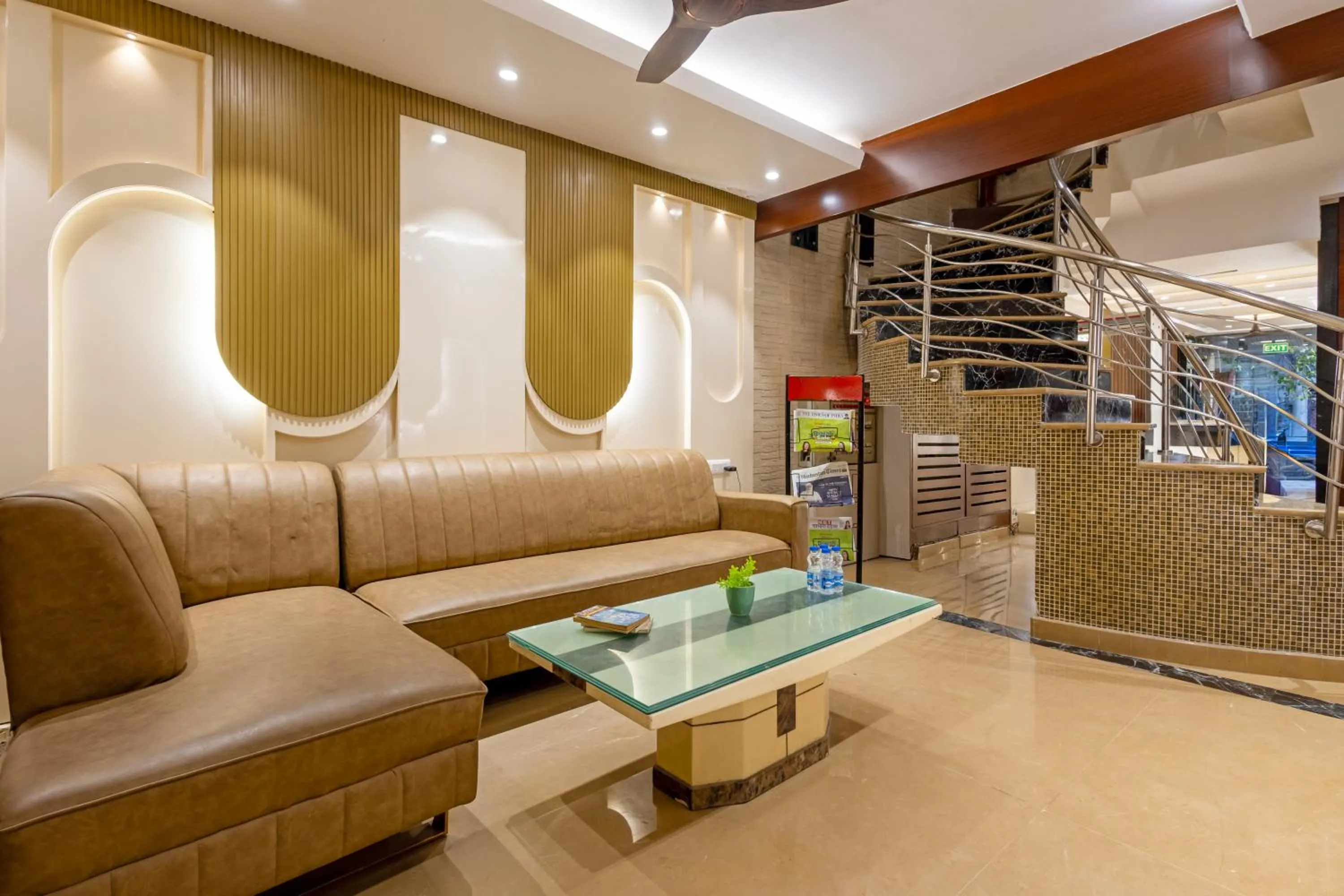 Lobby or reception in Hotel Vanson Villa, City Centre - With Free Airport & Train Station Pickup