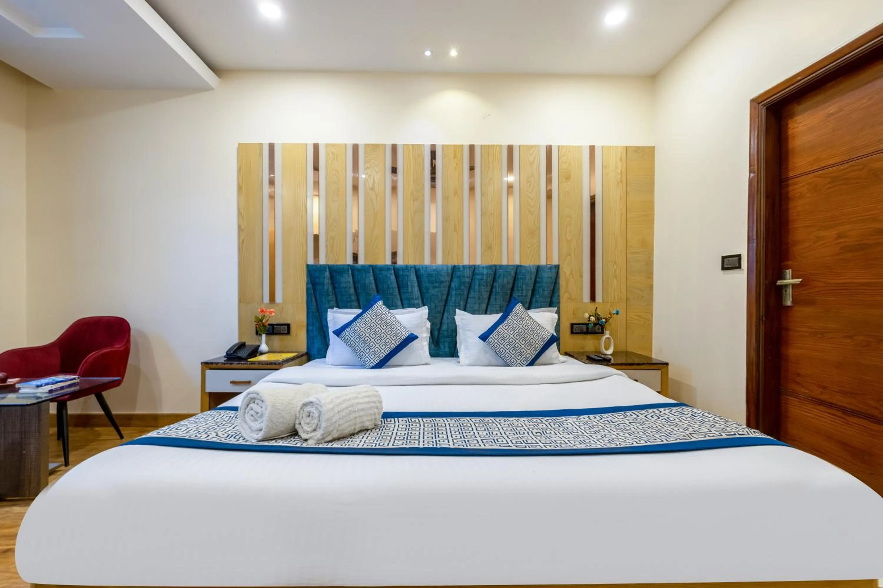 Bed in Hotel Vanson Villa, City Centre - With Free Airport & Train Station Pickup