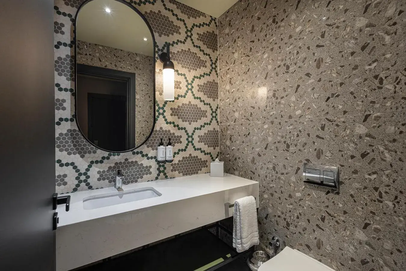 Queen Room - Accessible in Canopy By Hilton Izmir Bomonti Queen Room - Accessible in Canopy By Hilton Izmir Bomonti