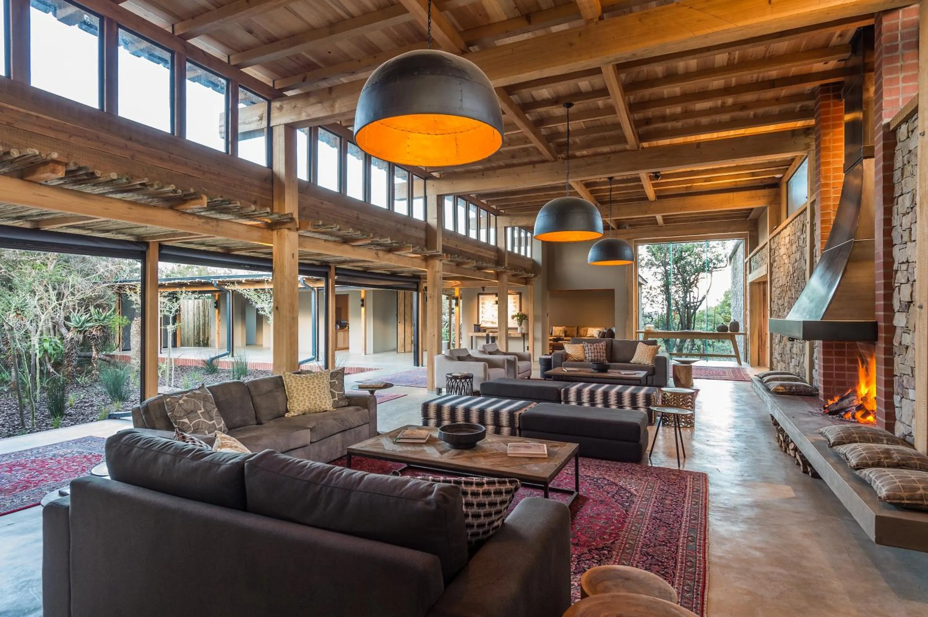 Communal lounge/ TV room in Kariega Game Reserve Ukhozi Lodge