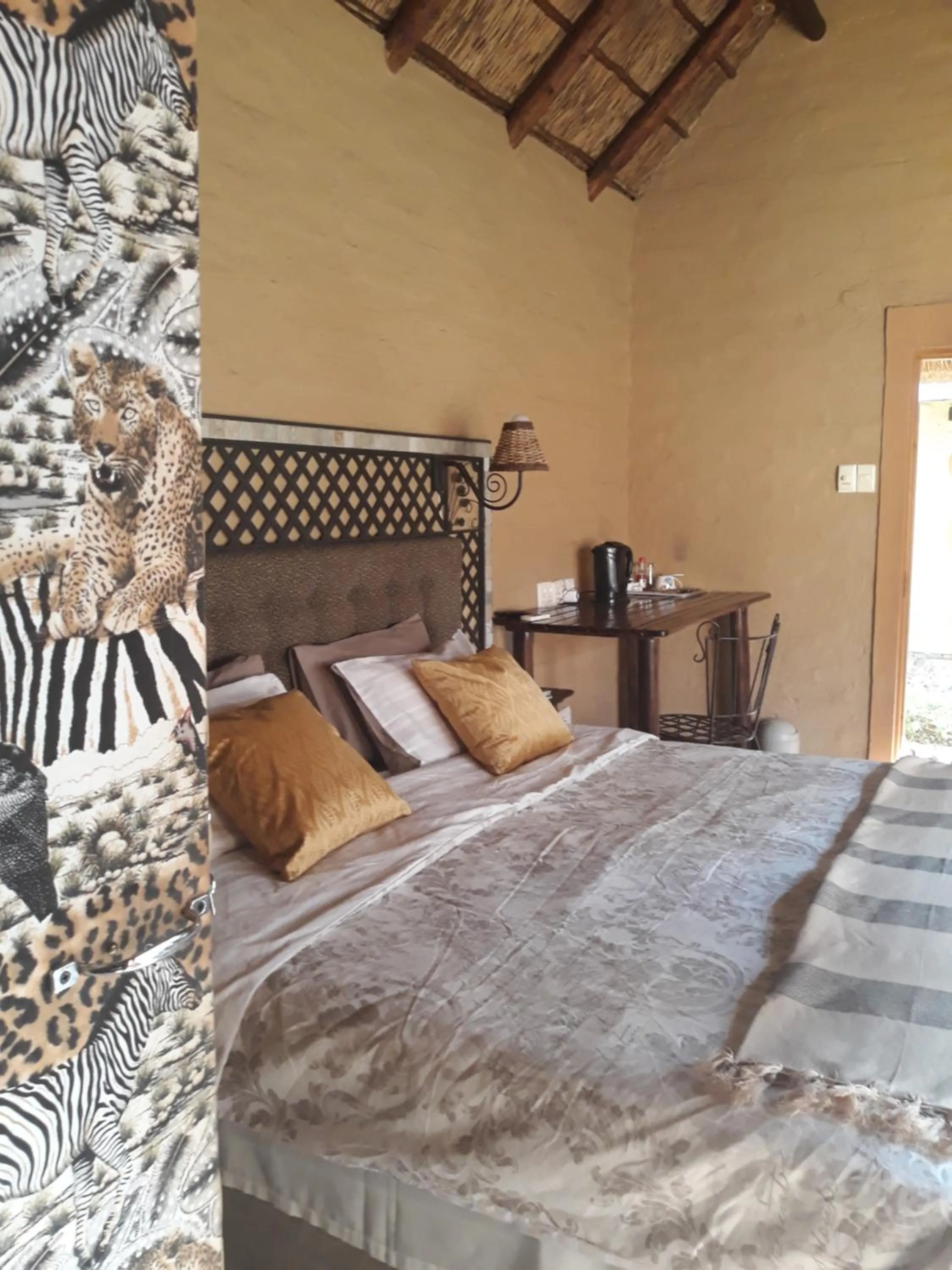 Bed in African Silhouette Guesthouse