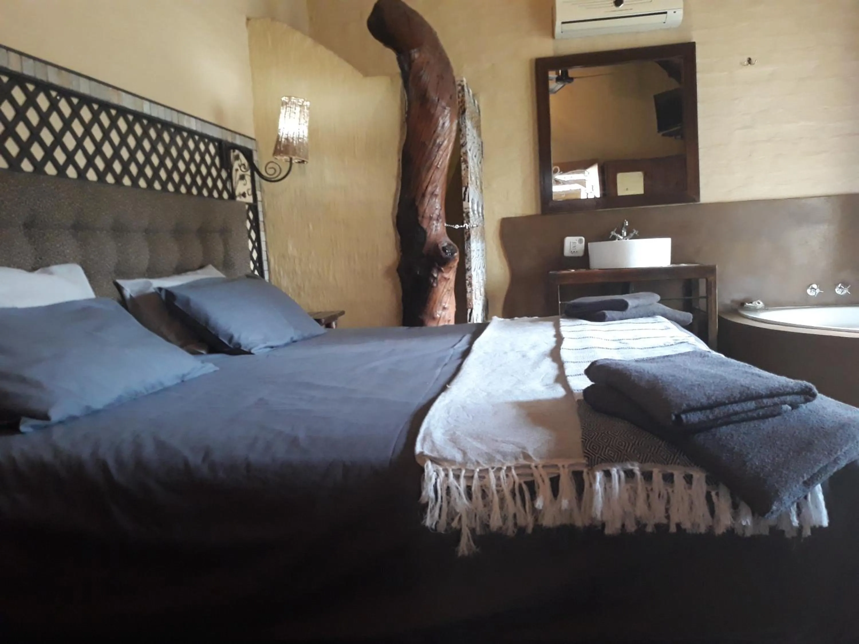 Decorative detail, Bed in African Silhouette Guesthouse