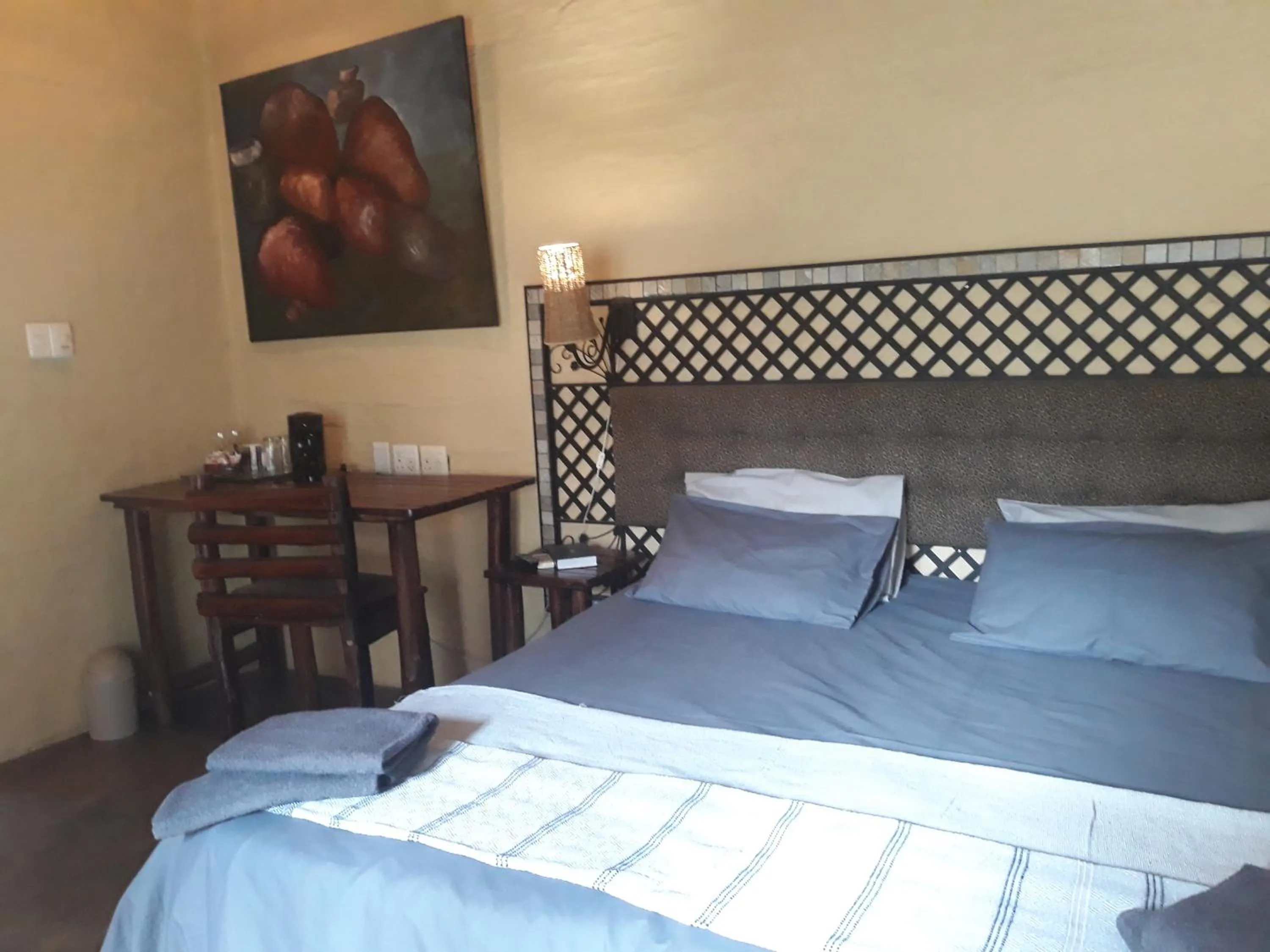 Shower, Bed in African Silhouette Guesthouse