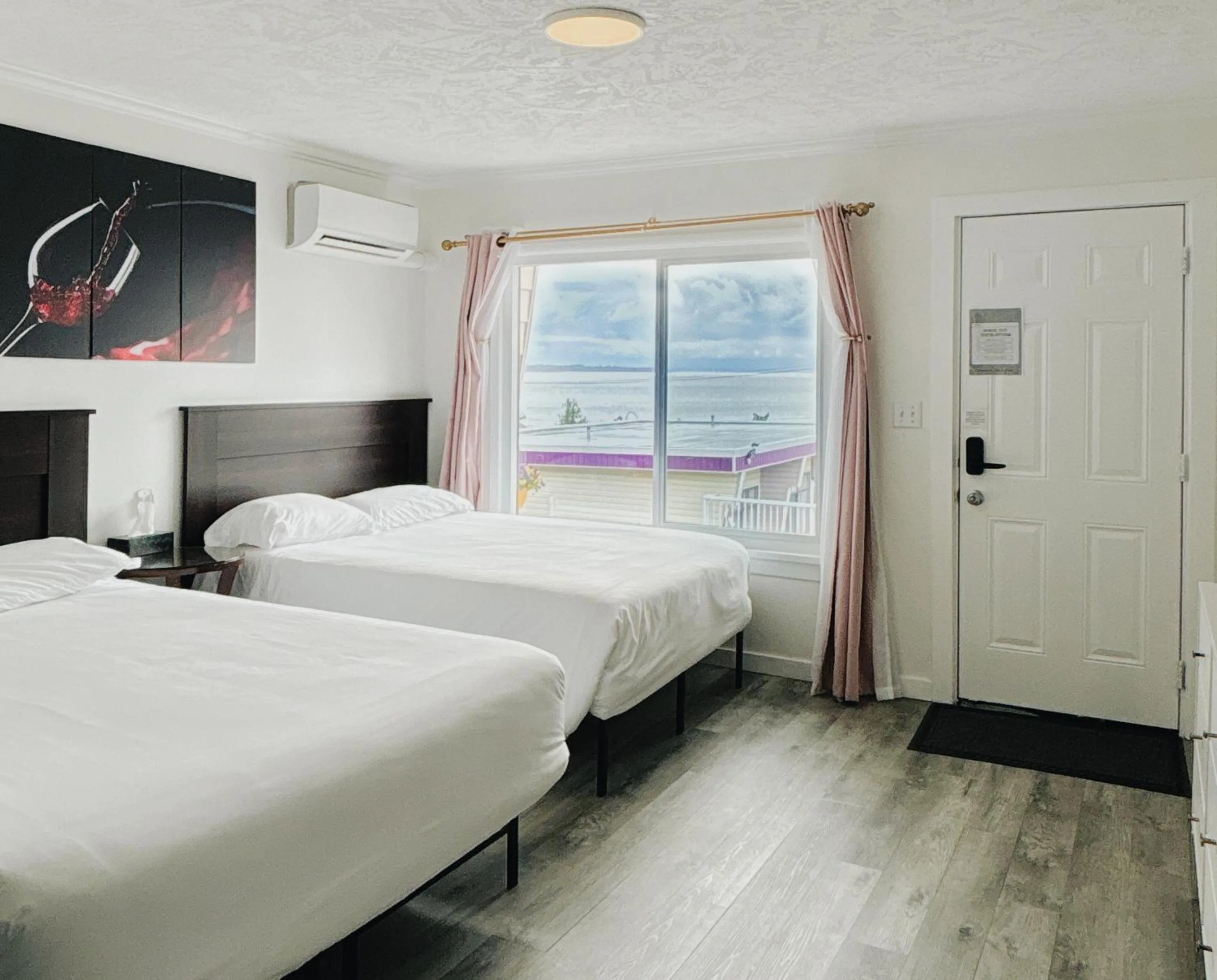 Bed in Westview Centre Motel Ltd