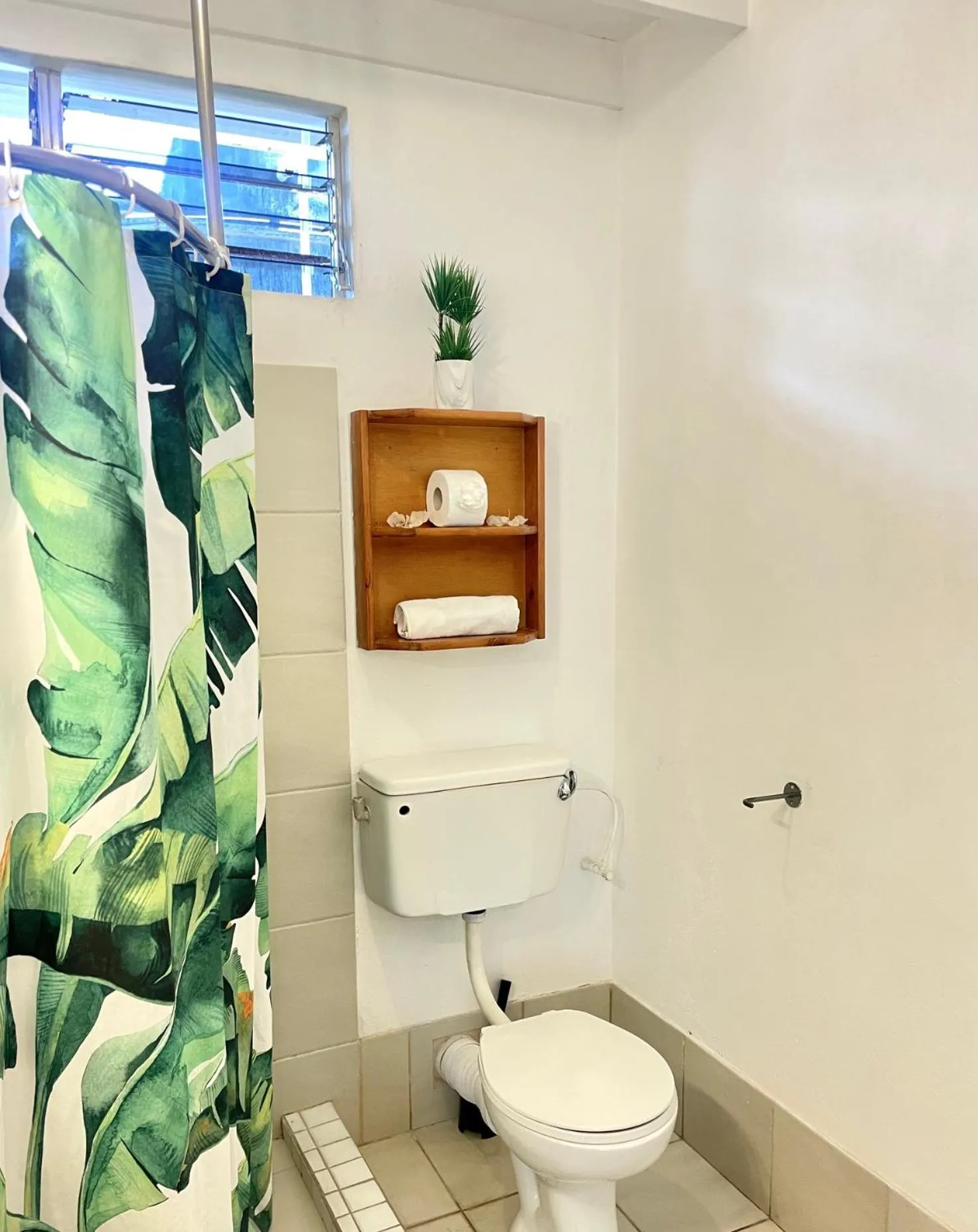 Bathroom in Bananaquit Tobago -Stay Near the Beach