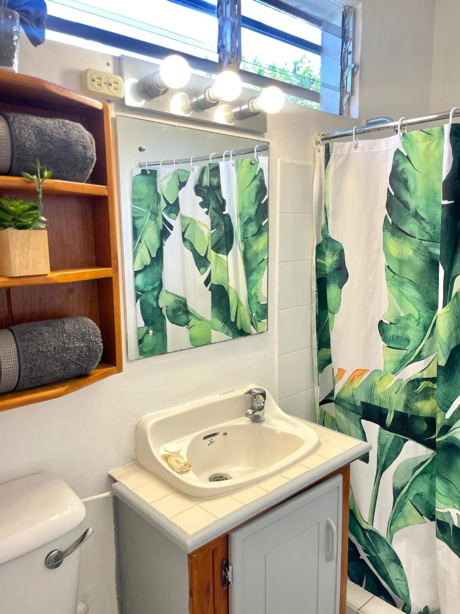Bathroom in Bananaquit Tobago -Stay Near the Beach