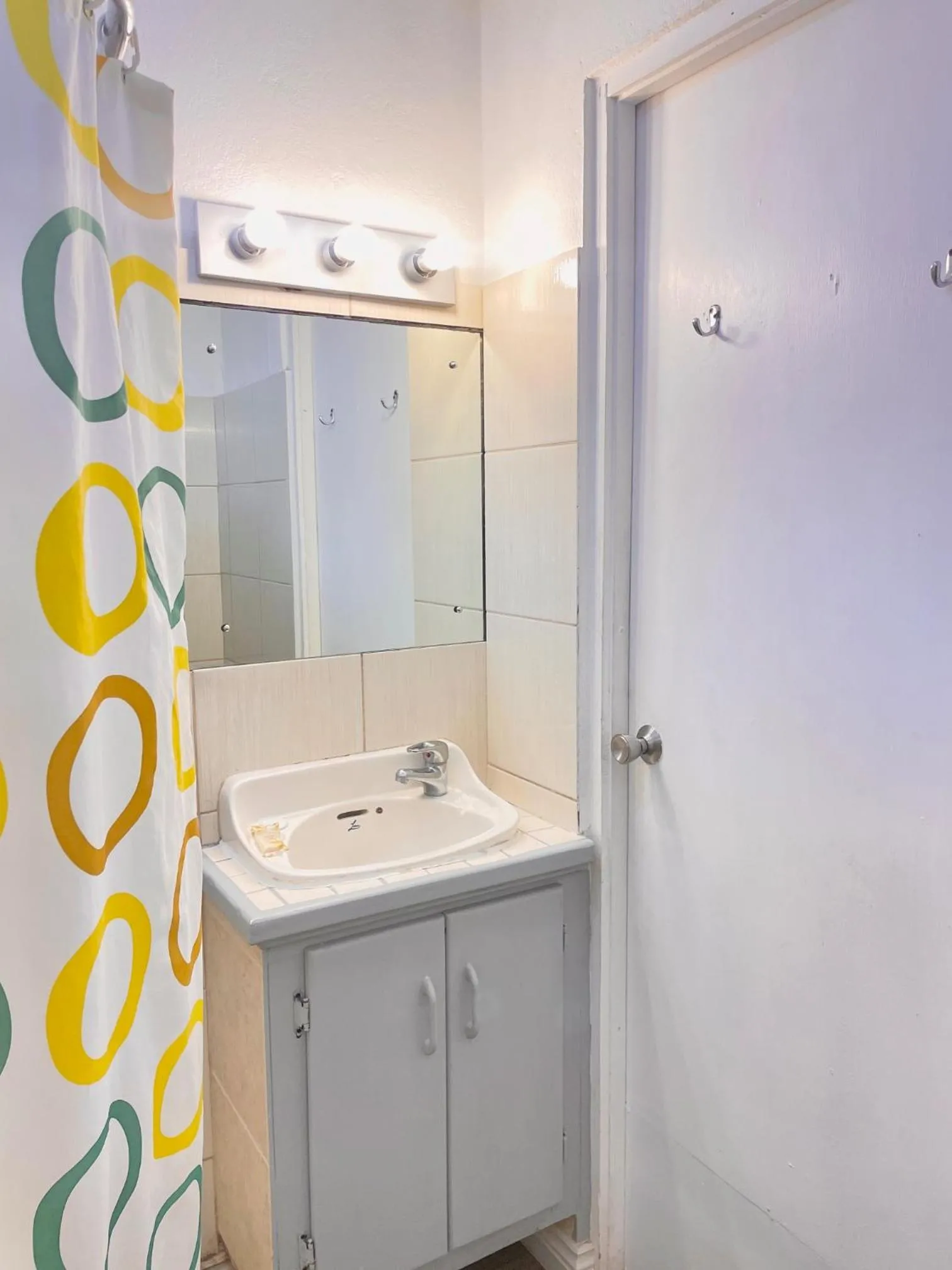 Shower in Bananaquit Tobago -Stay Near the Beach