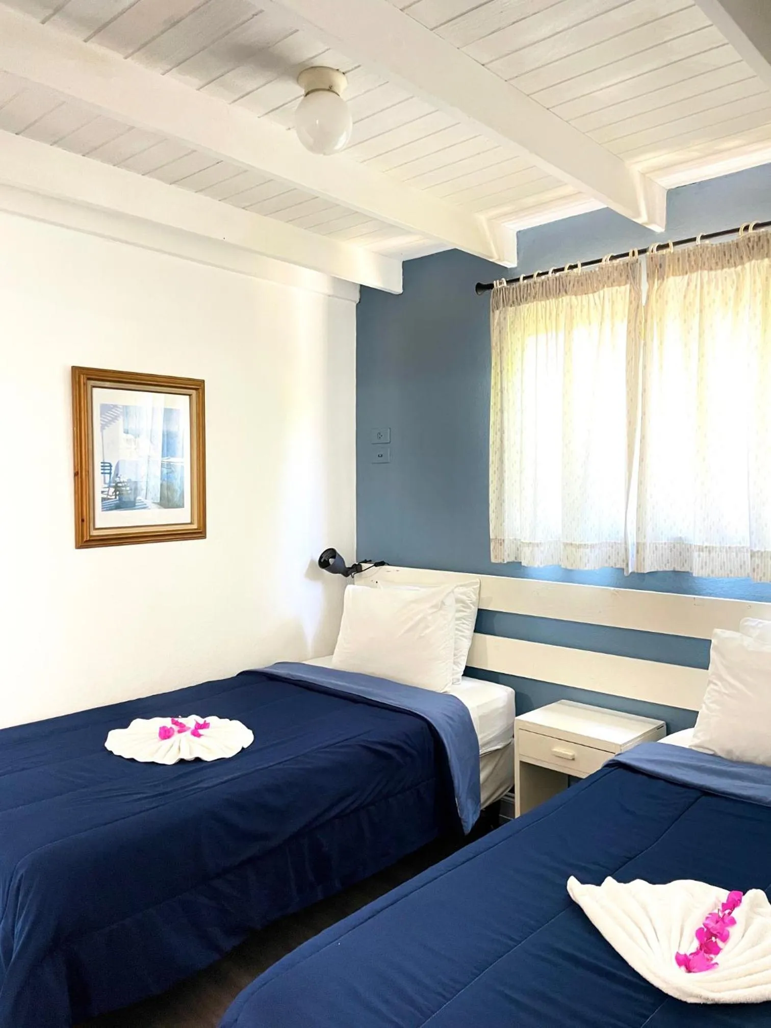 Bed in Bananaquit Tobago -Stay Near the Beach