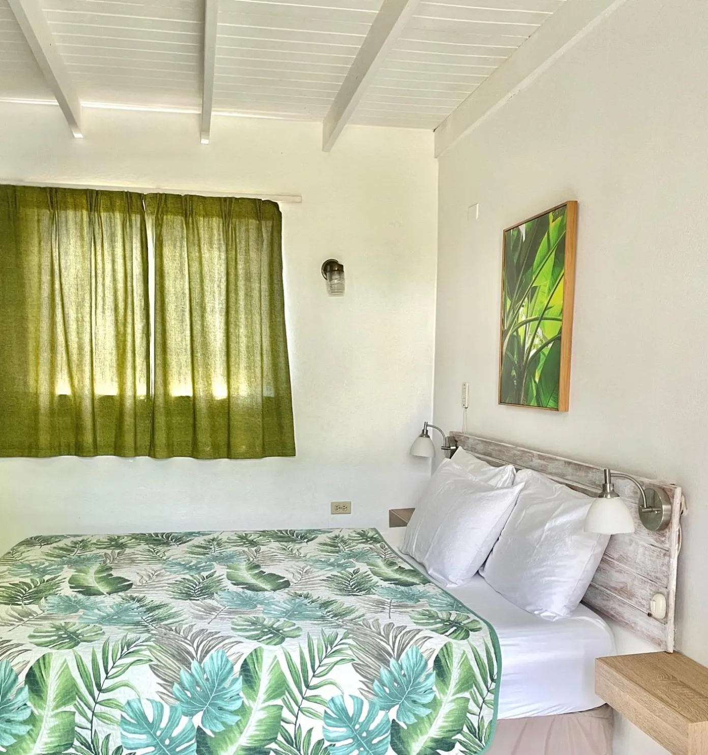 Bed in Bananaquit Tobago -Stay Near the Beach