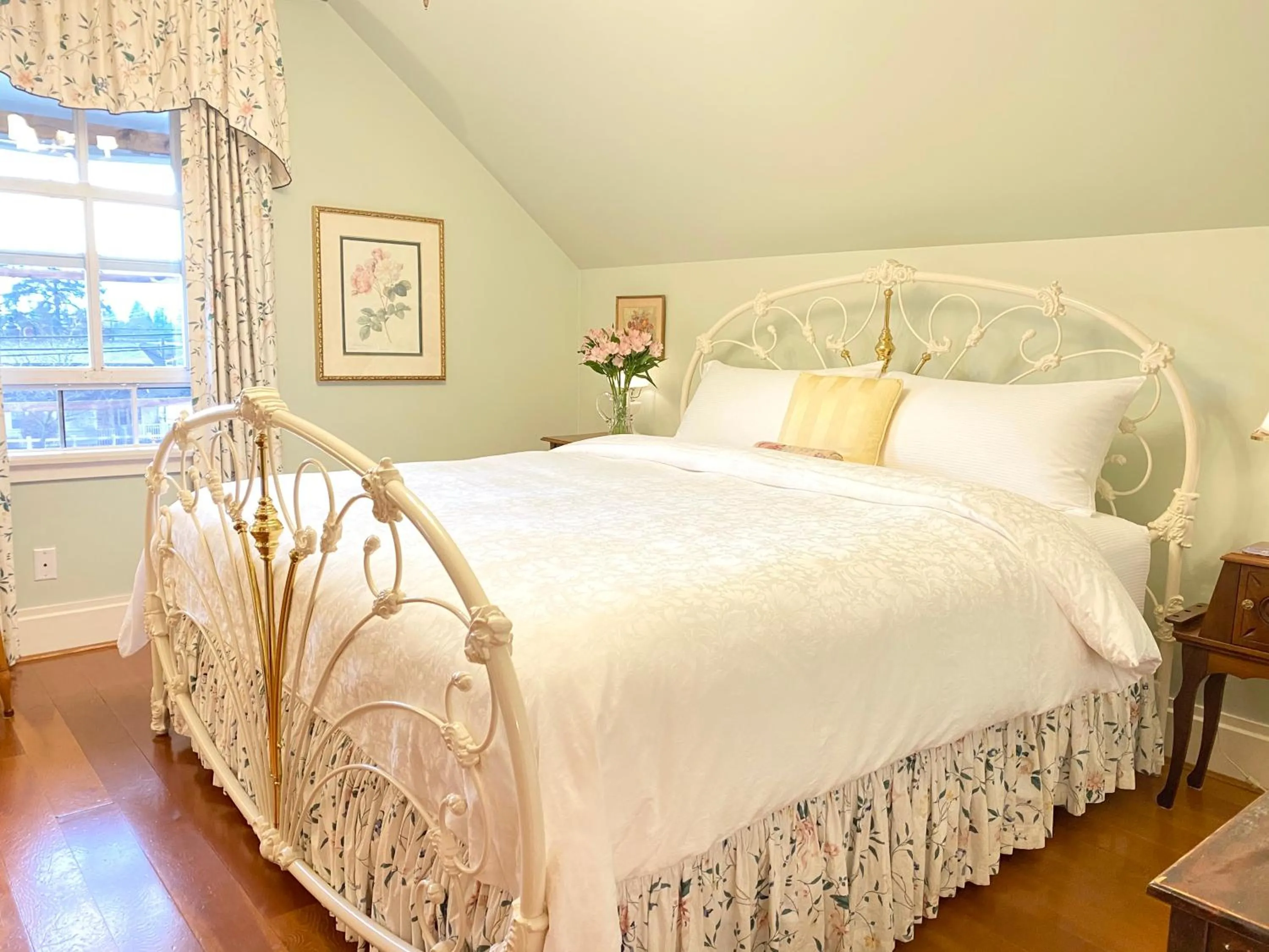 Bedroom, Bed in Princess and the Pea Hotel