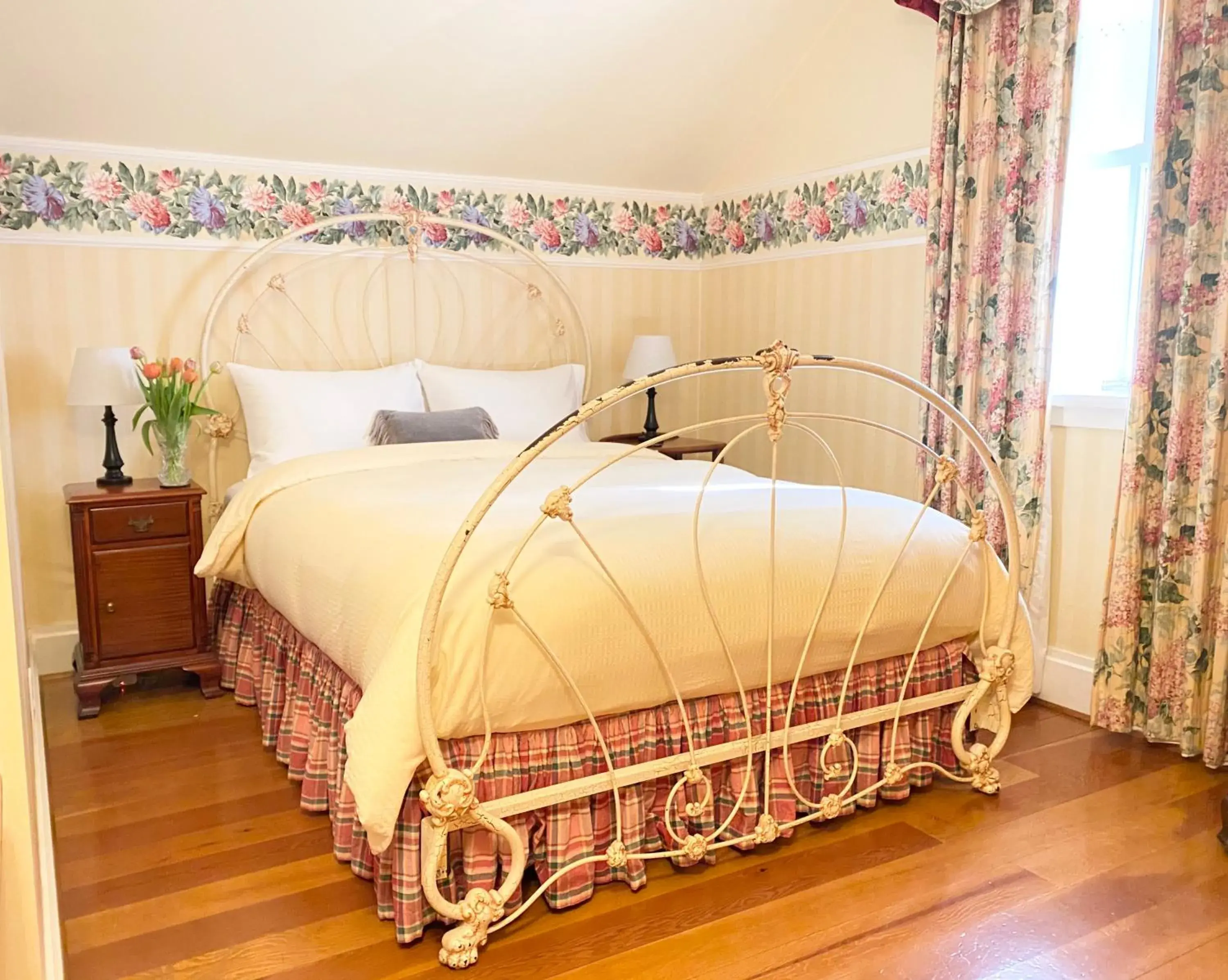 Deluxe Queen Room in Princess and the Pea Hotel Deluxe Queen Room in Princess and the Pea Hotel