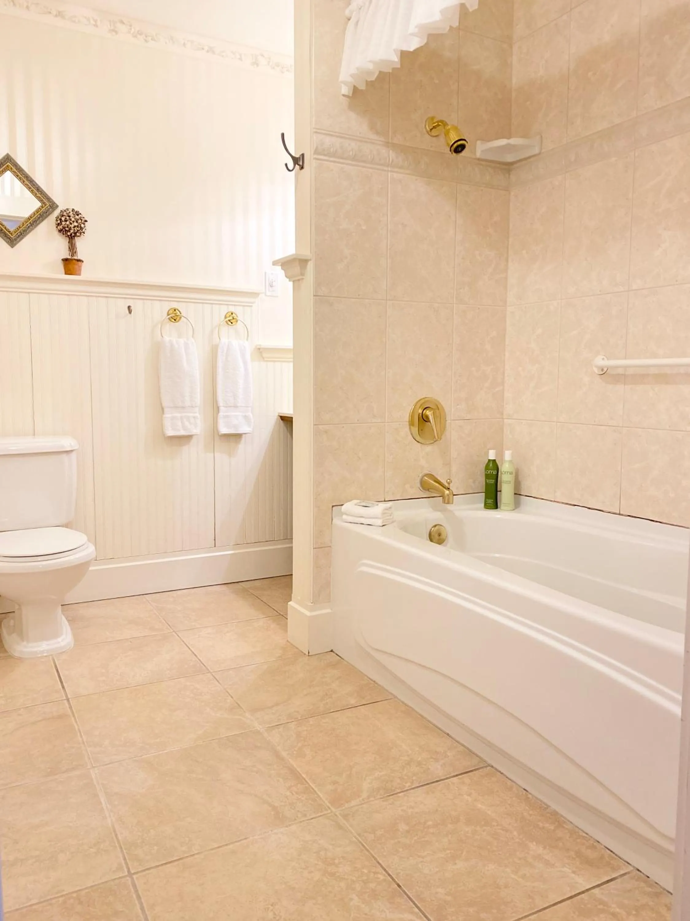 Bathroom in Princess and the Pea Hotel