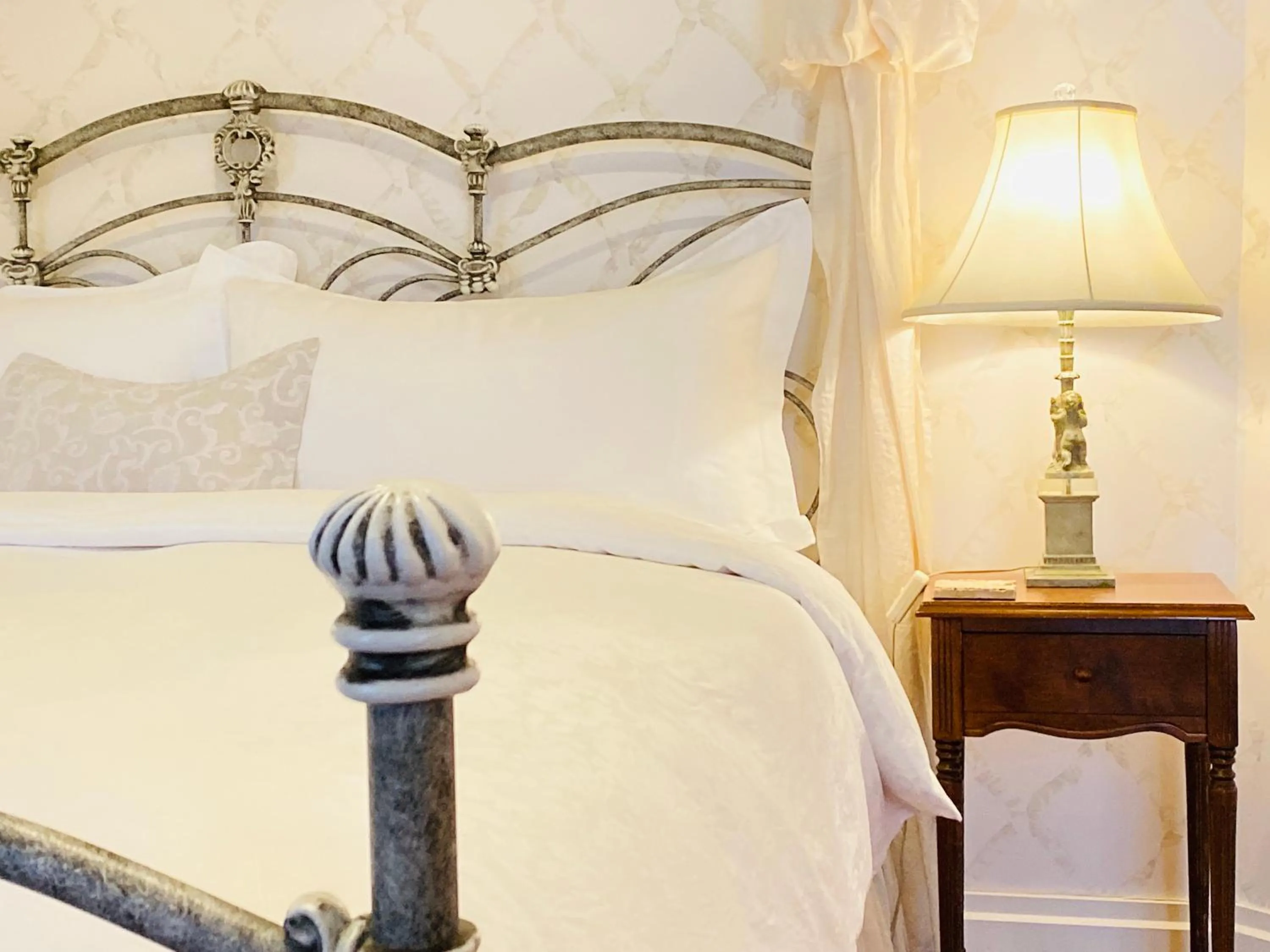 Bedroom, Bed in Princess and the Pea Hotel