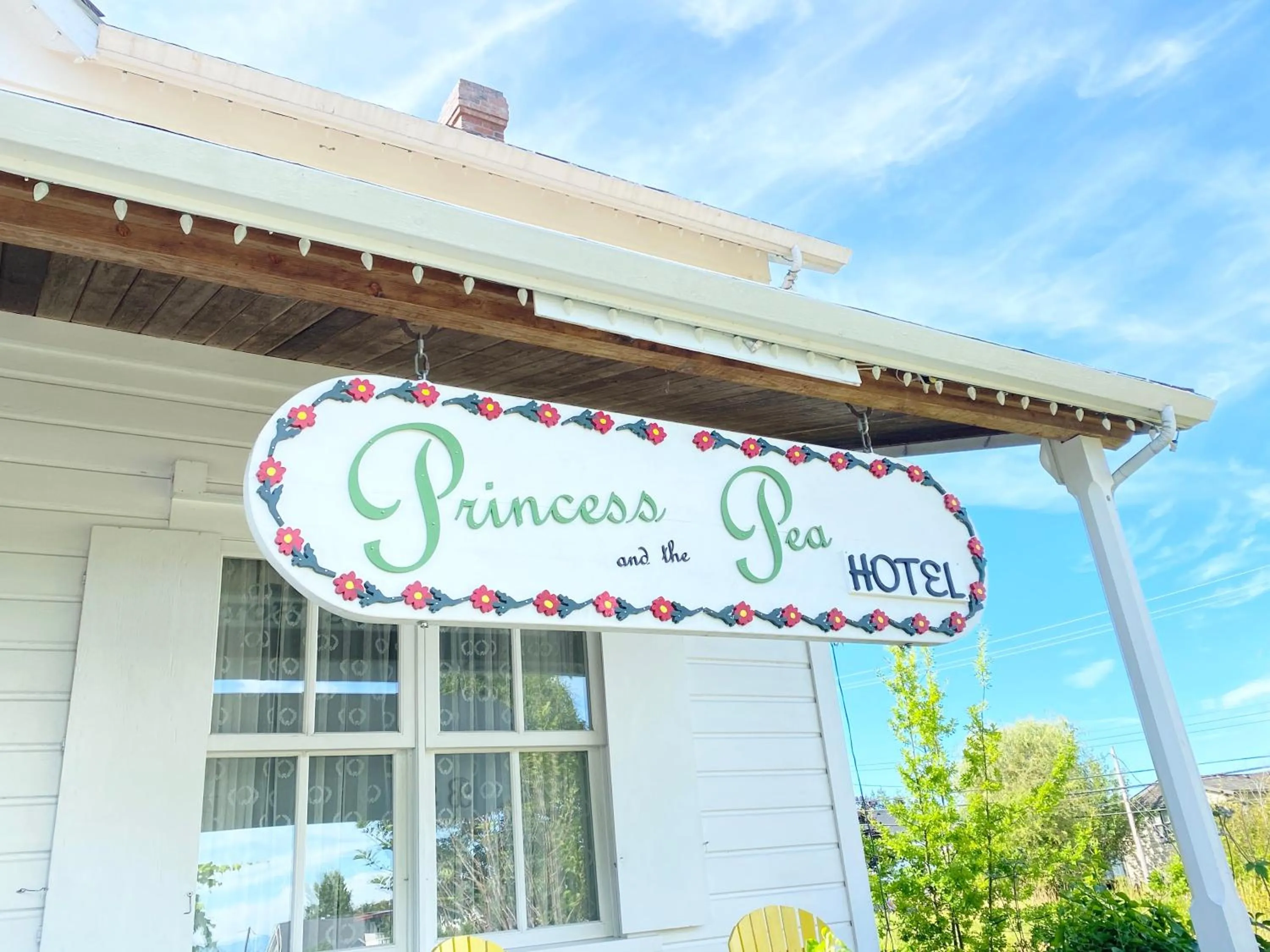 Facade/entrance in Princess and the Pea Hotel