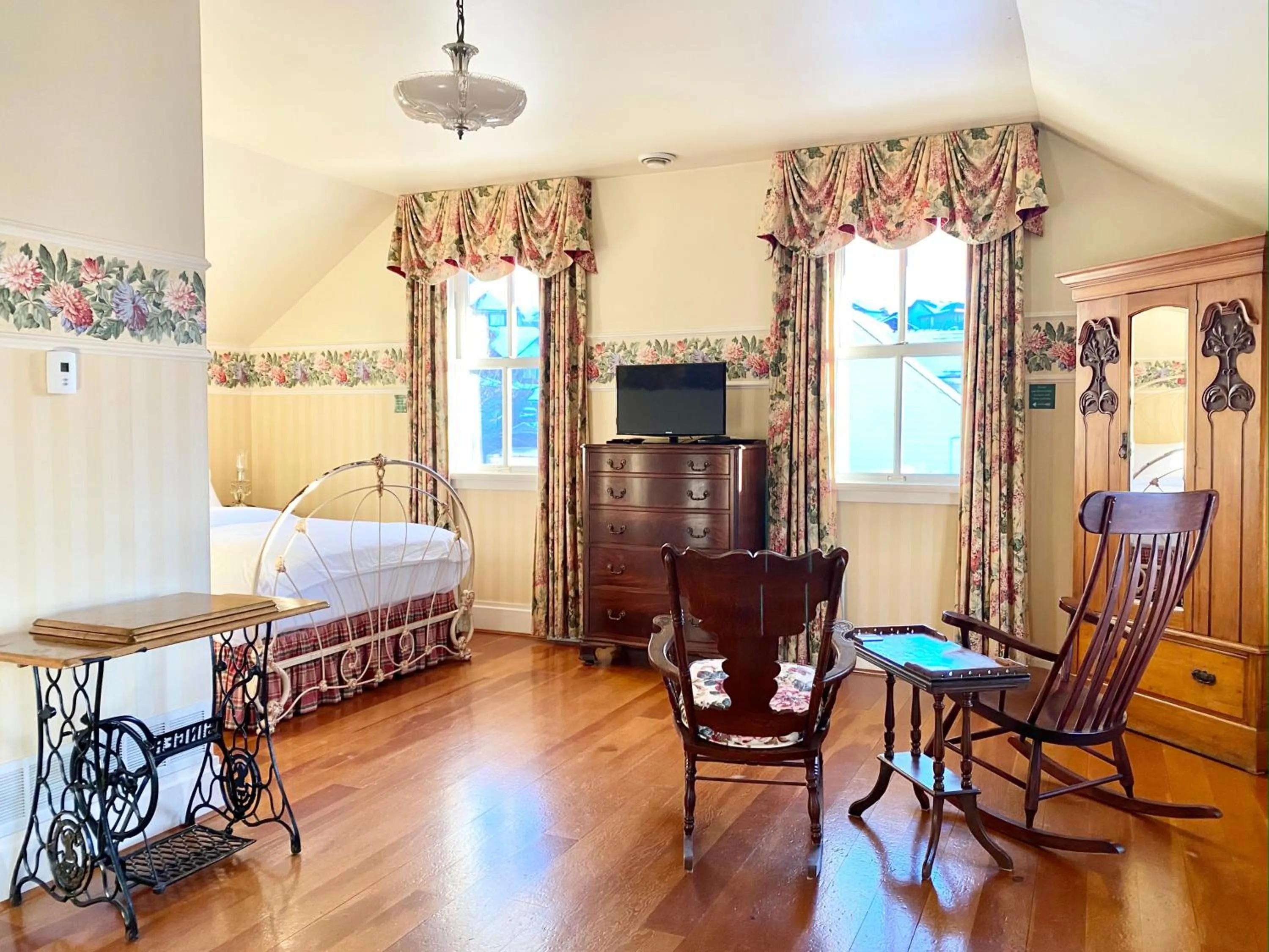 Bedroom in Princess and the Pea Hotel