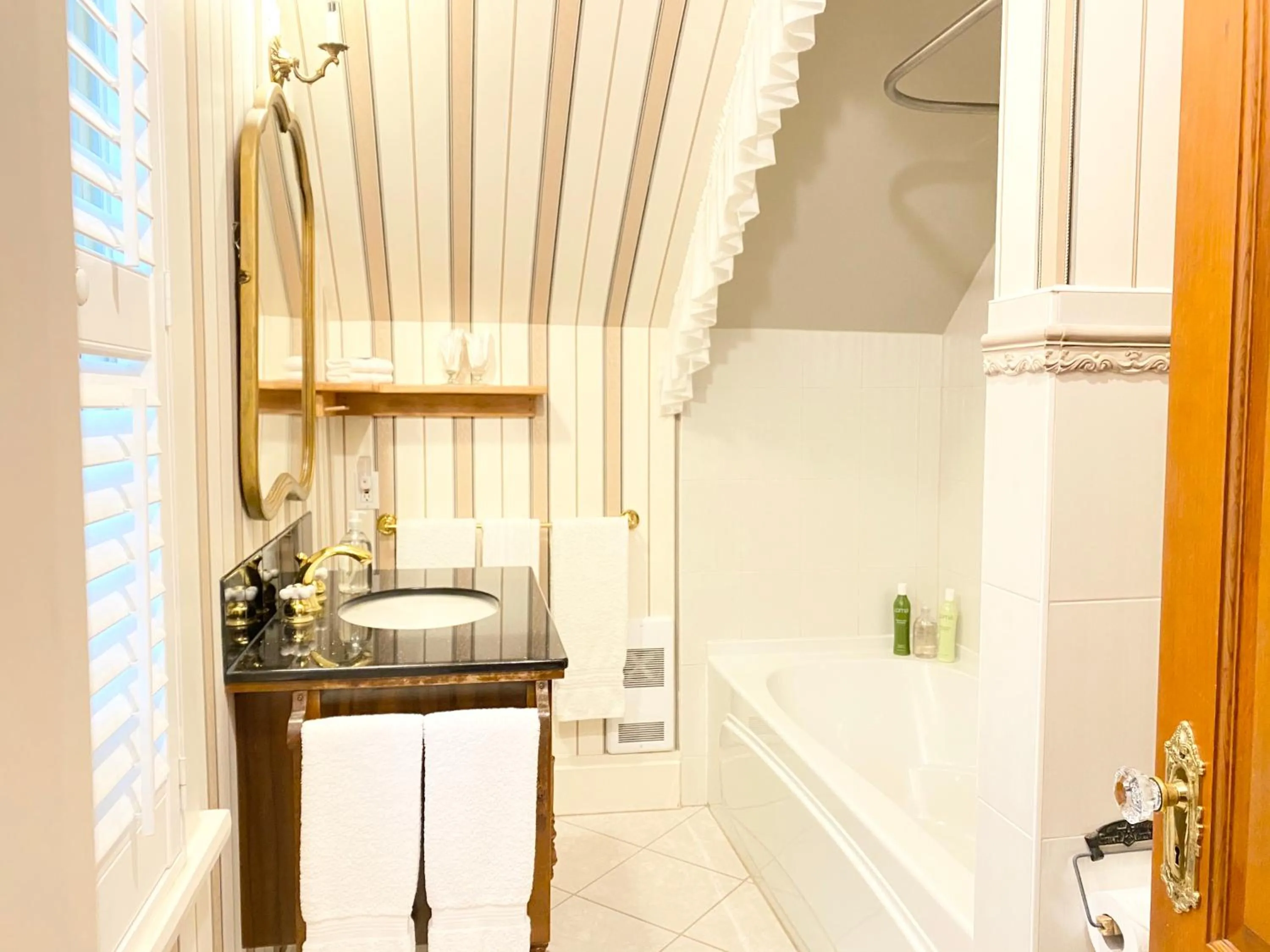 Bathroom in Princess and the Pea Hotel