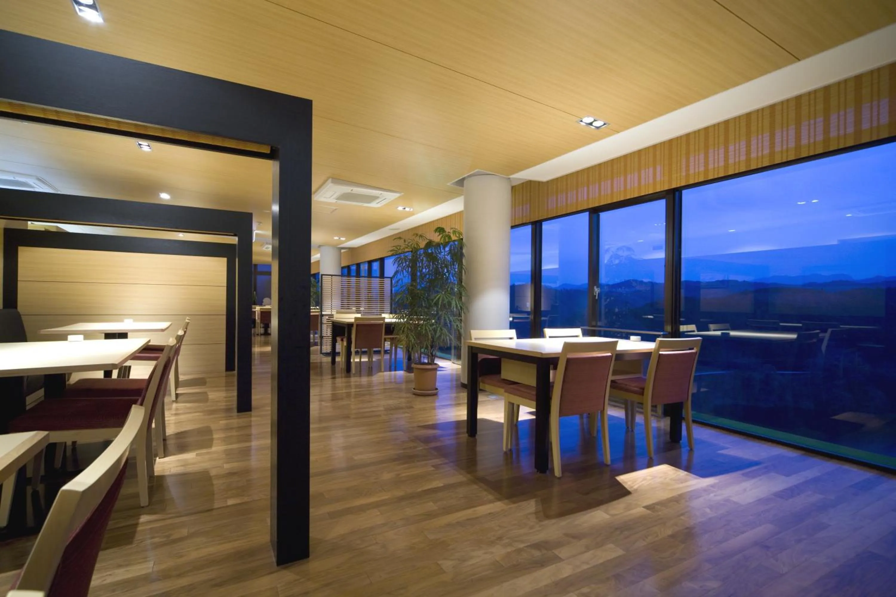 Restaurant/places to eat in Shorenji Lake Hotel