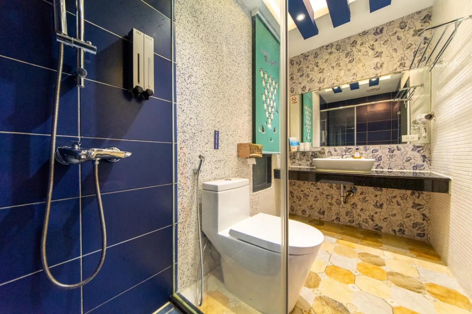 Bathroom in Long To Sea Again